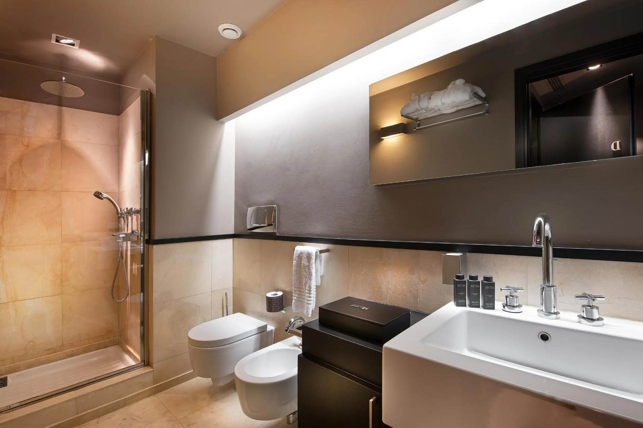 Bathroom in Charming House DD724