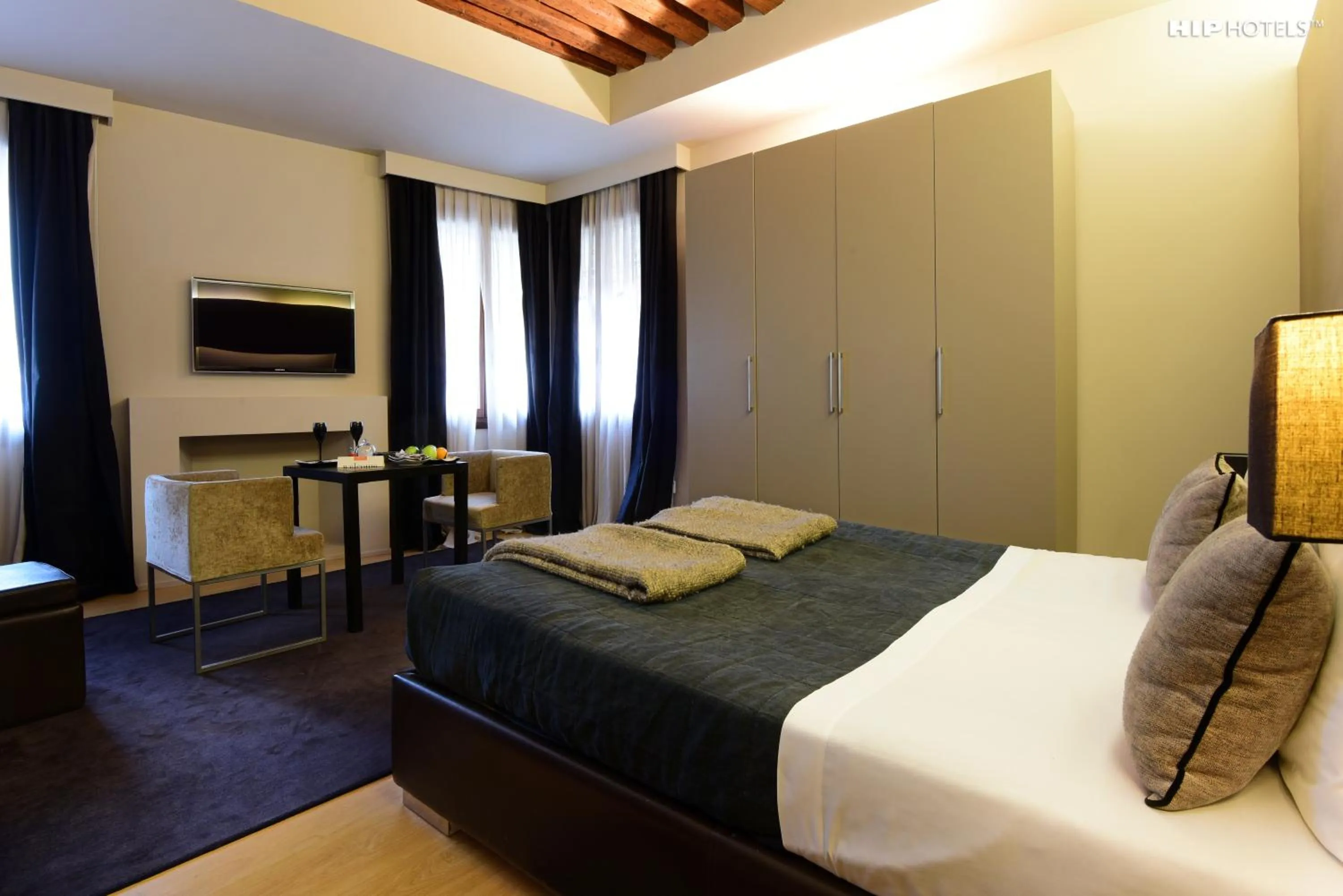 Photo of the whole room, Bed in Charming House DD724