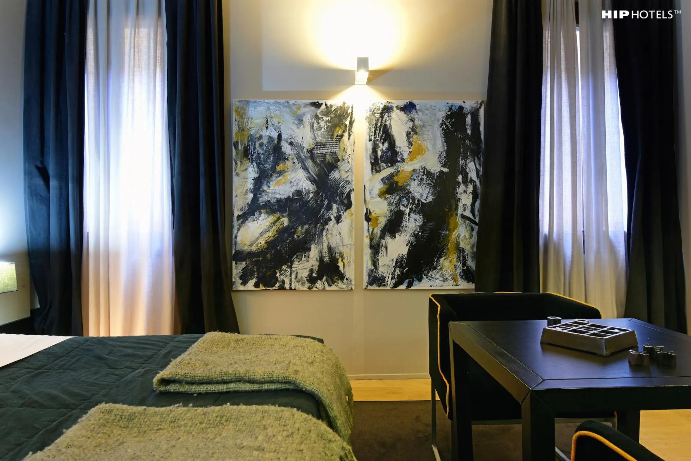 Bedroom, Bed in Charming House DD724