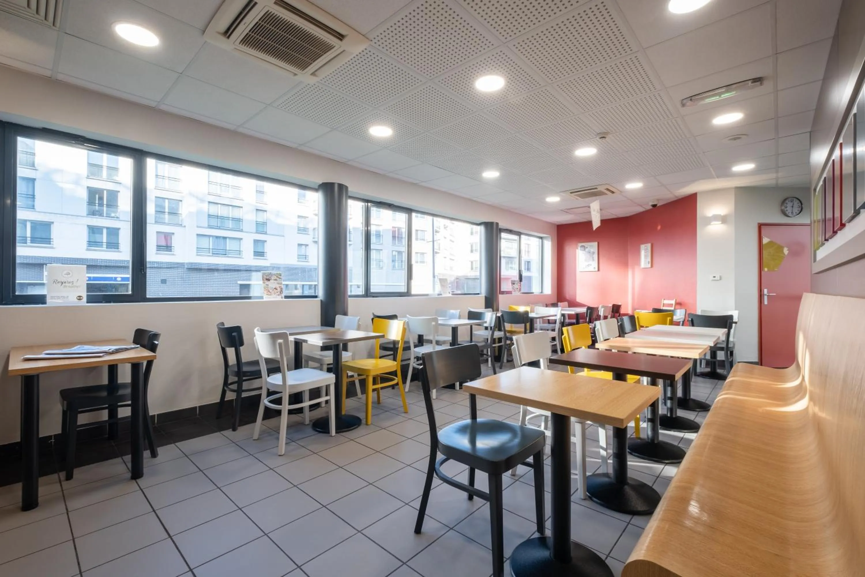 Buffet breakfast in B&B HOTEL Lille Tourcoing Centre