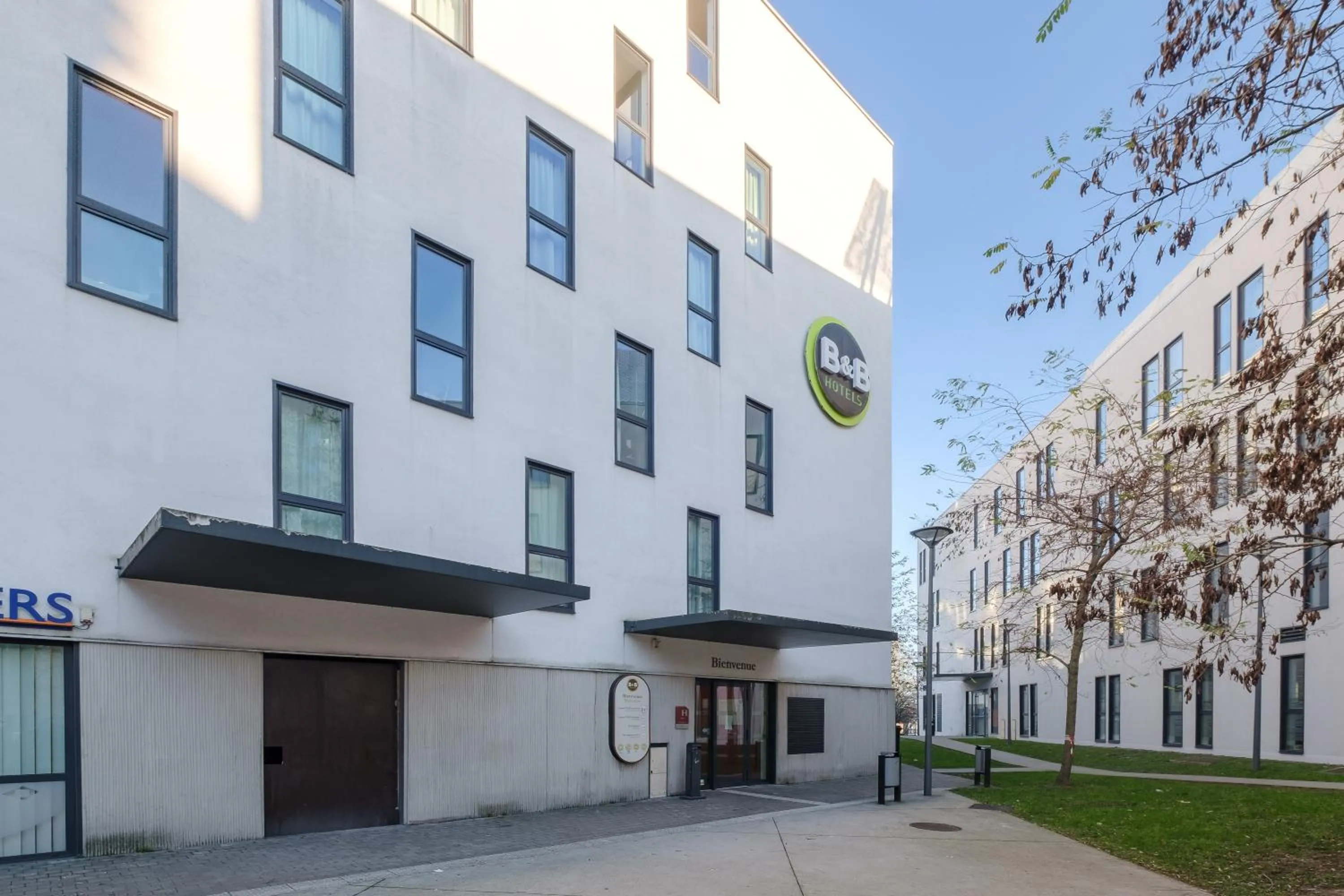 Facade/entrance in B&B HOTEL Lille Tourcoing Centre