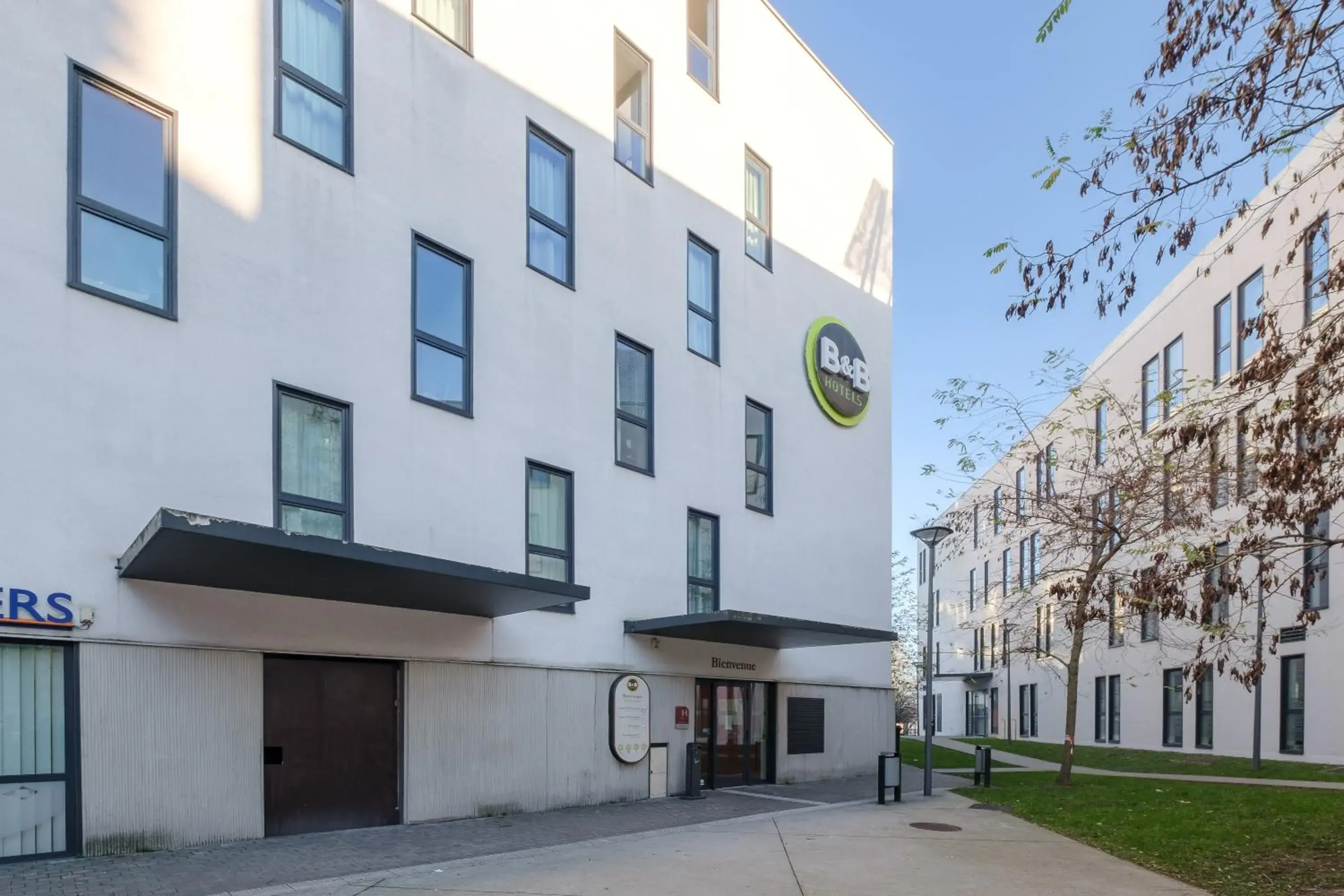 Facade/entrance in B&B HOTEL Lille Tourcoing Centre Facade/entrance in B&B HOTEL Lille Tourcoing Centre