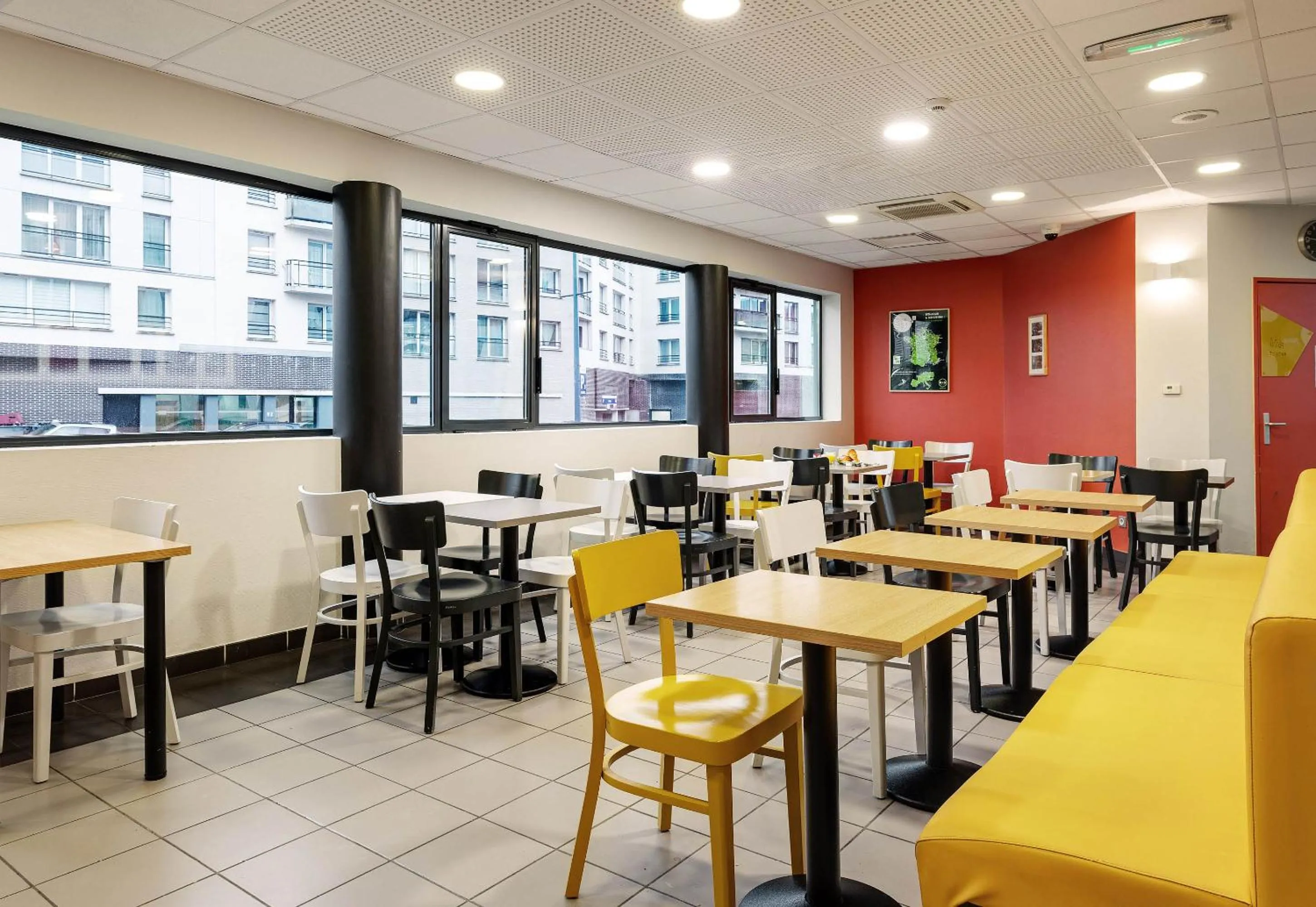 Restaurant/places to eat in B&B HOTEL Lille Tourcoing Centre