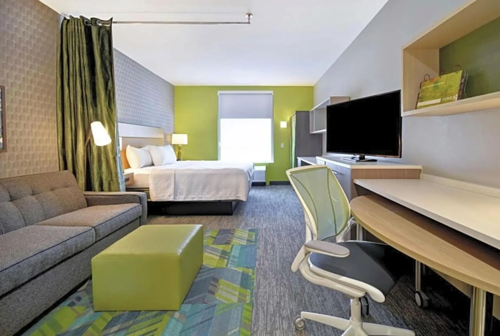 Bed in Home2 Suites By Hilton Taylor