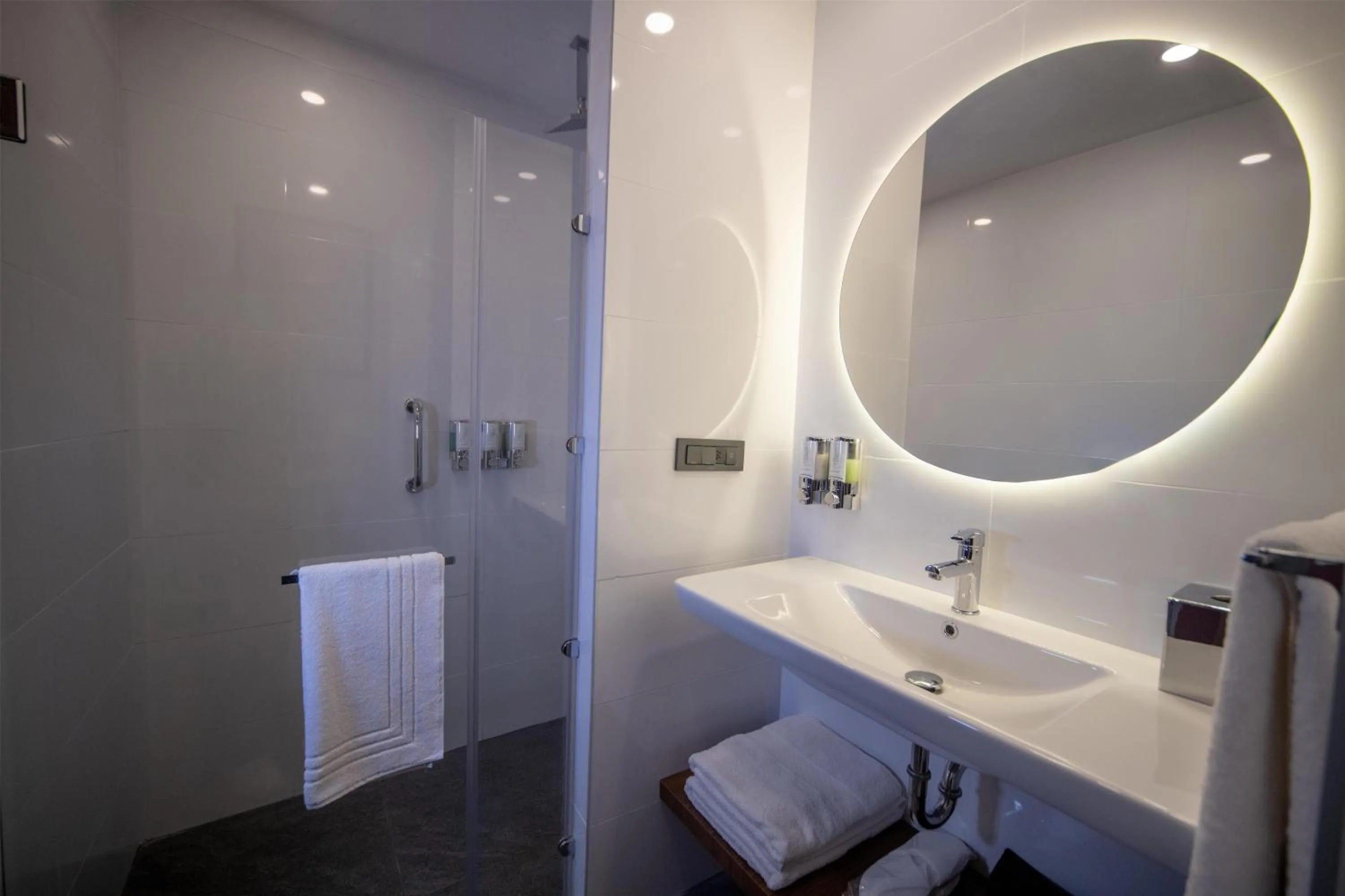 Bathroom in Hampton By Hilton Denizli