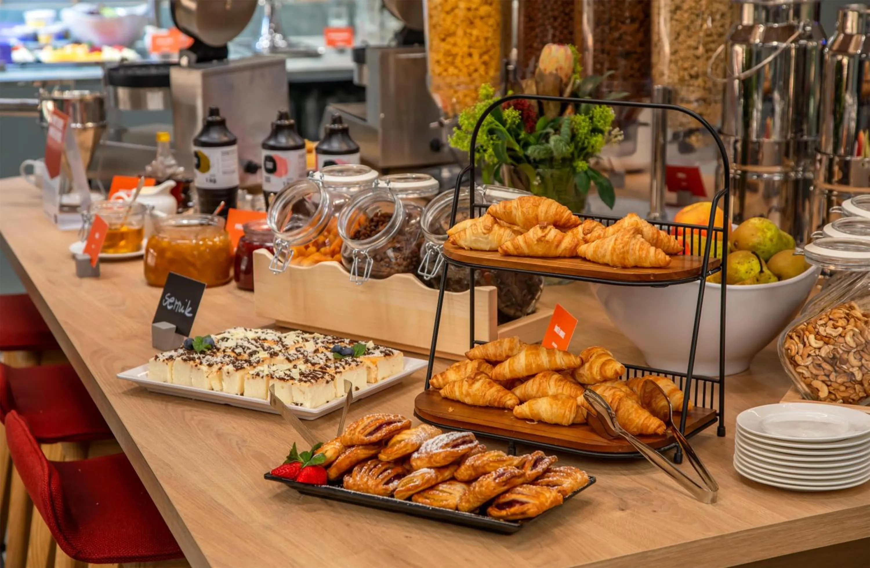 Restaurant/places to eat in Hampton By Hilton Wroclaw Airport