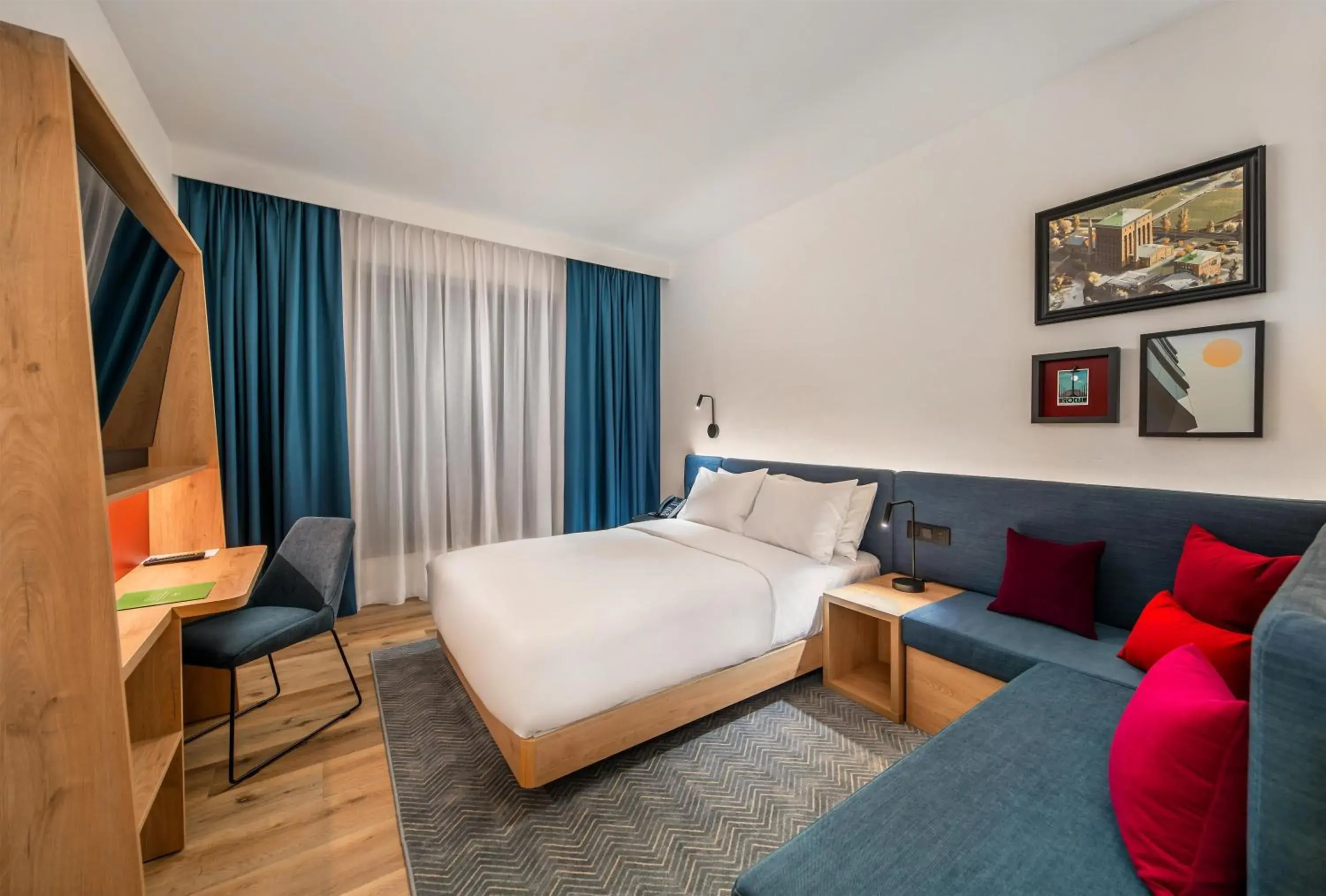 Queen Room with Sofa Bed in Hampton By Hilton Wroclaw Airport Queen Room with Sofa Bed in Hampton By Hilton Wroclaw Airport