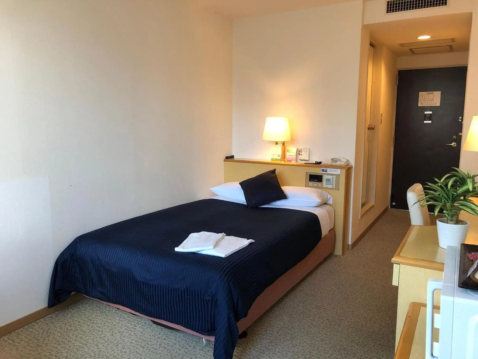 Double Room with Small Double Bed - Non-Smoking in HOTEL LiVEMAX Sapporo Ekimae Double Room with Small Double Bed - Non-Smoking in HOTEL LiVEMAX Sapporo Ekimae