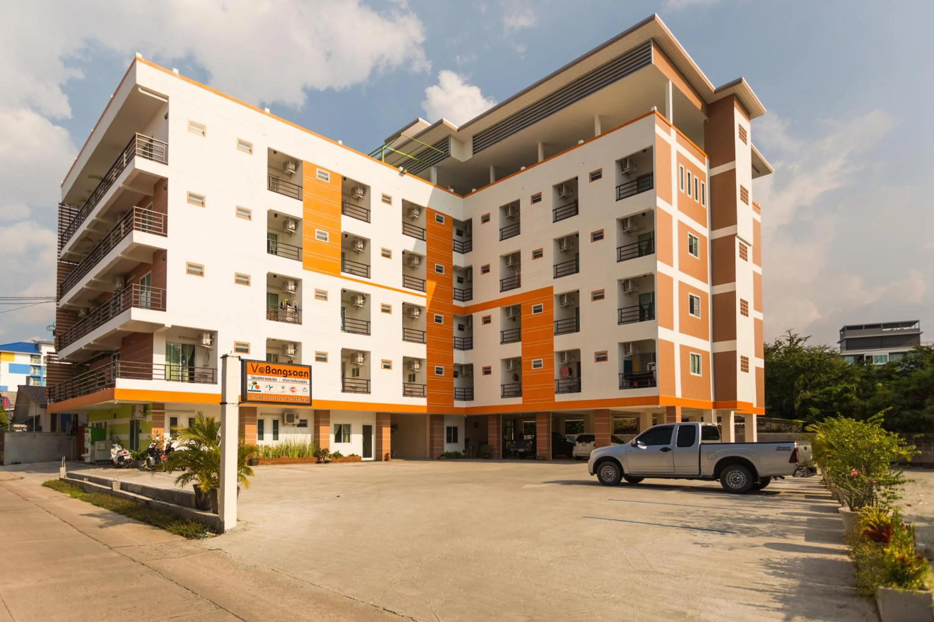 Area and facilities in V at Bangsaen