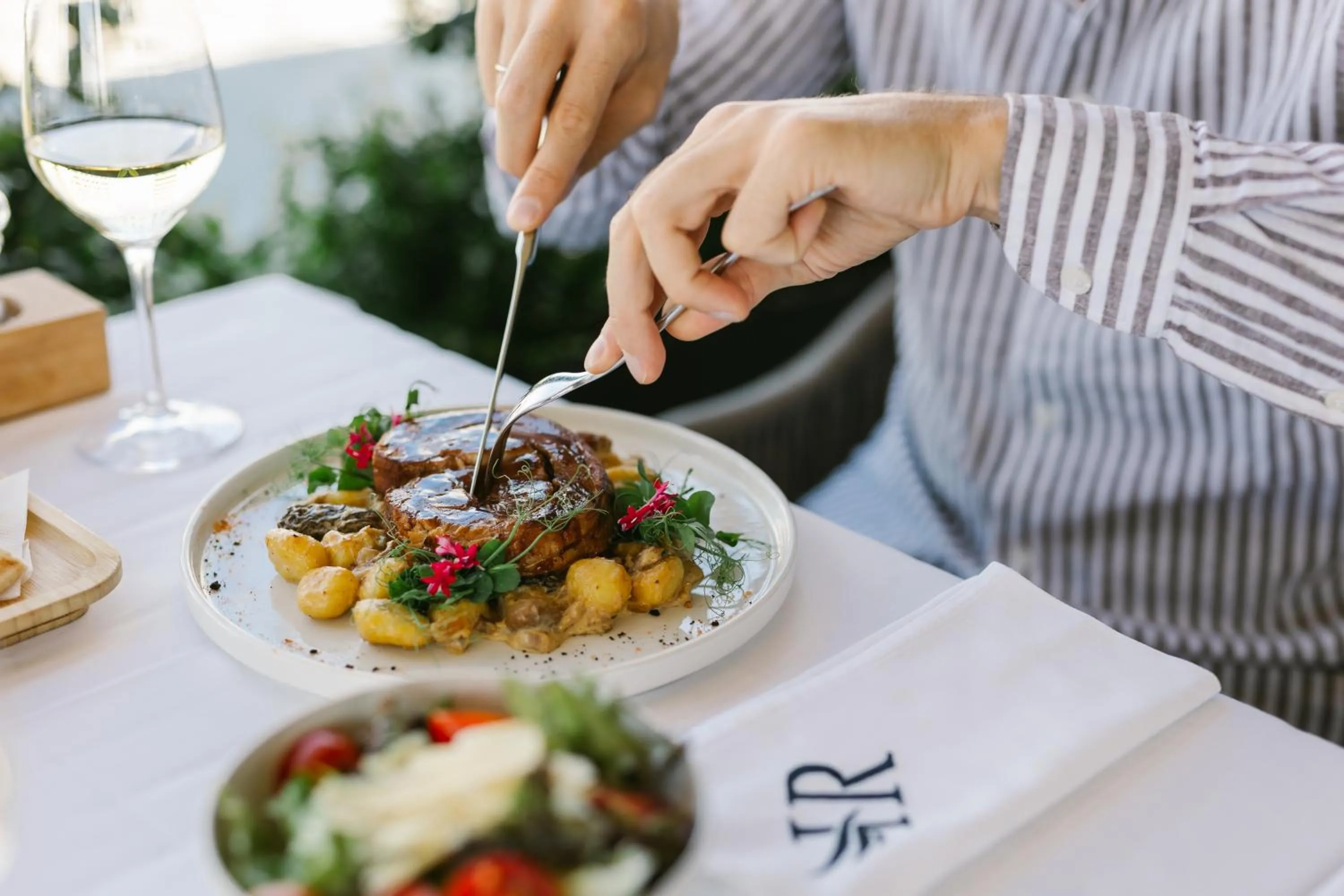 Restaurant/places to eat in Hotel Heritage