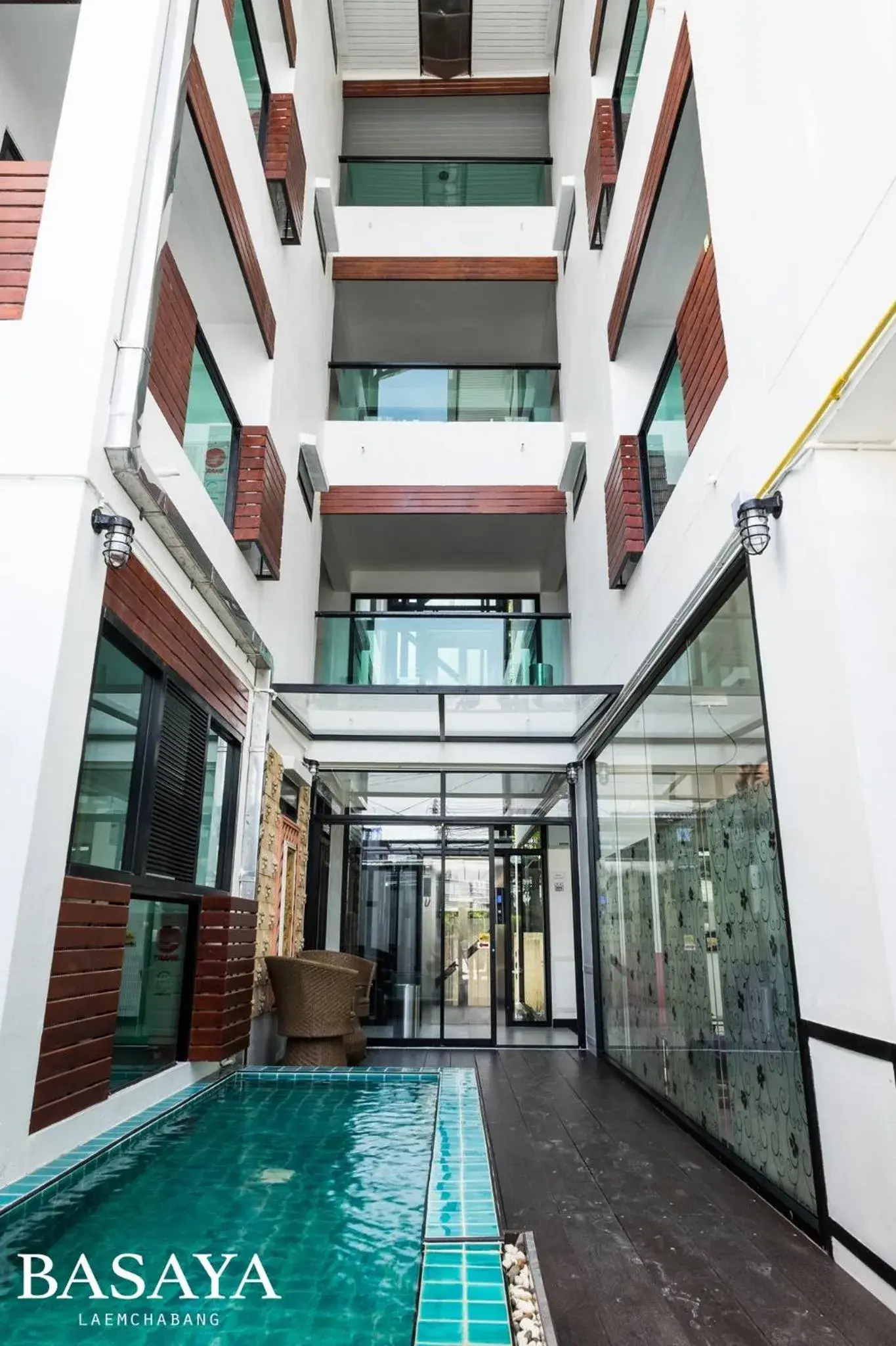 Facade/entrance in Basaya Laemchabang Facade/entrance in Basaya Laemchabang