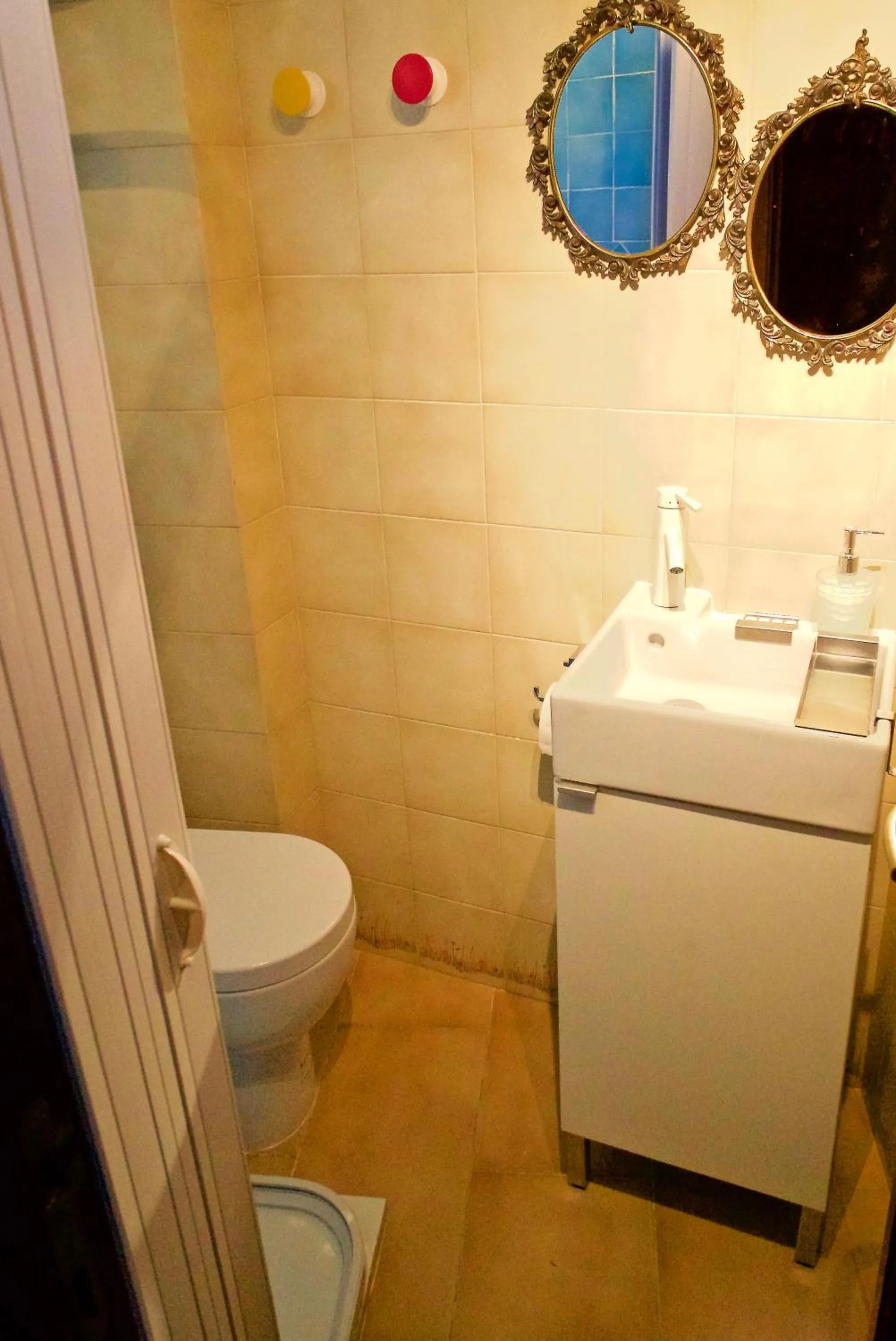 Toilet in 49Starfish Holiday Home
