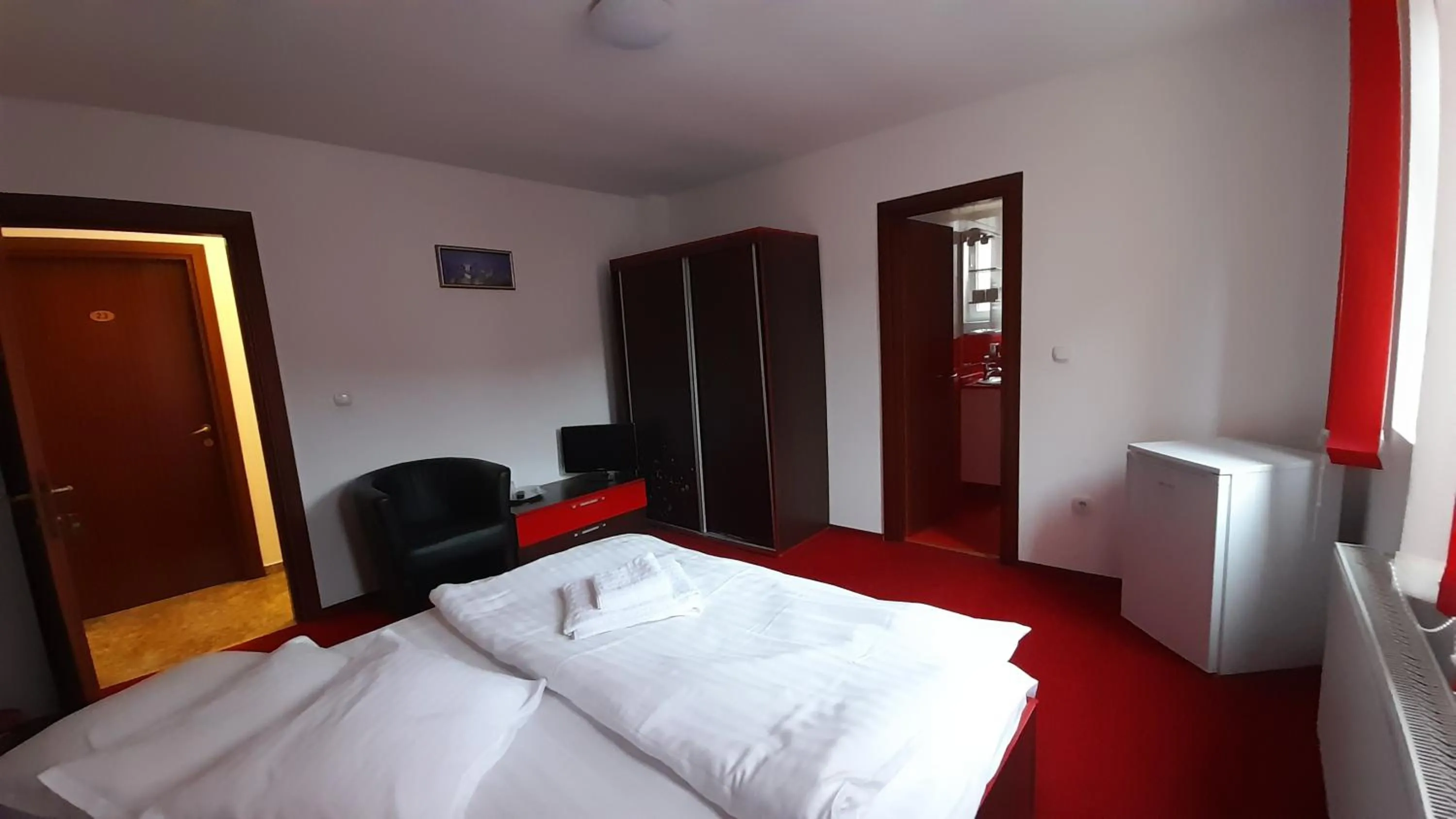 Bed in Pensiunea Lucy