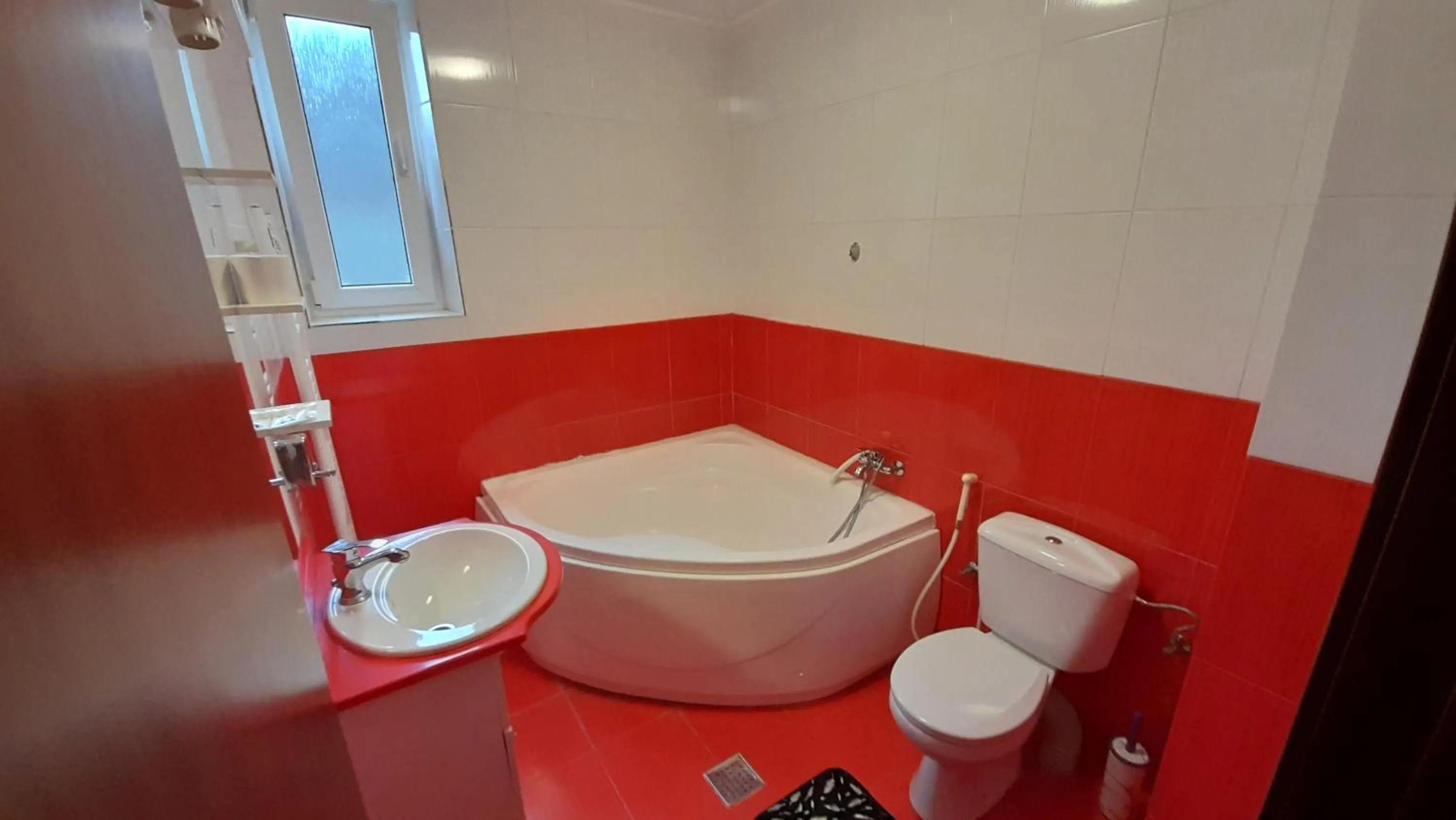 Bathroom in Pensiunea Lucy