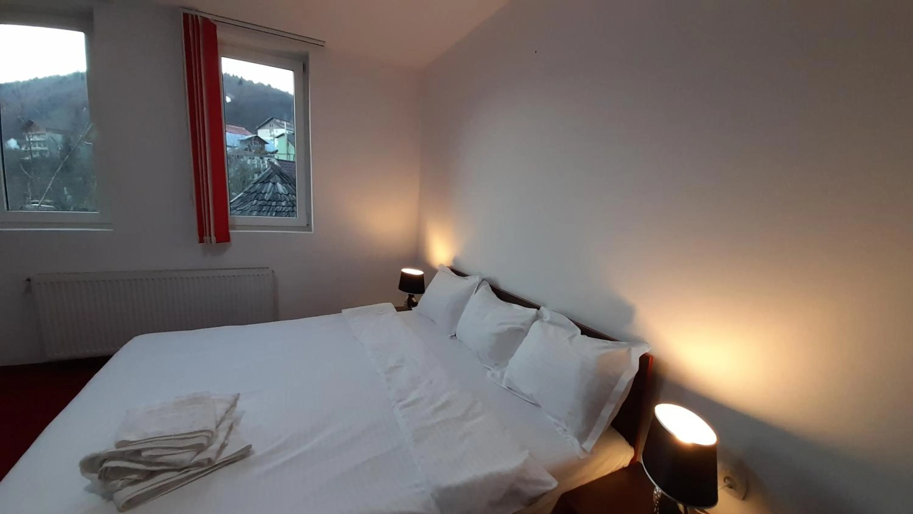 Bed in Pensiunea Lucy