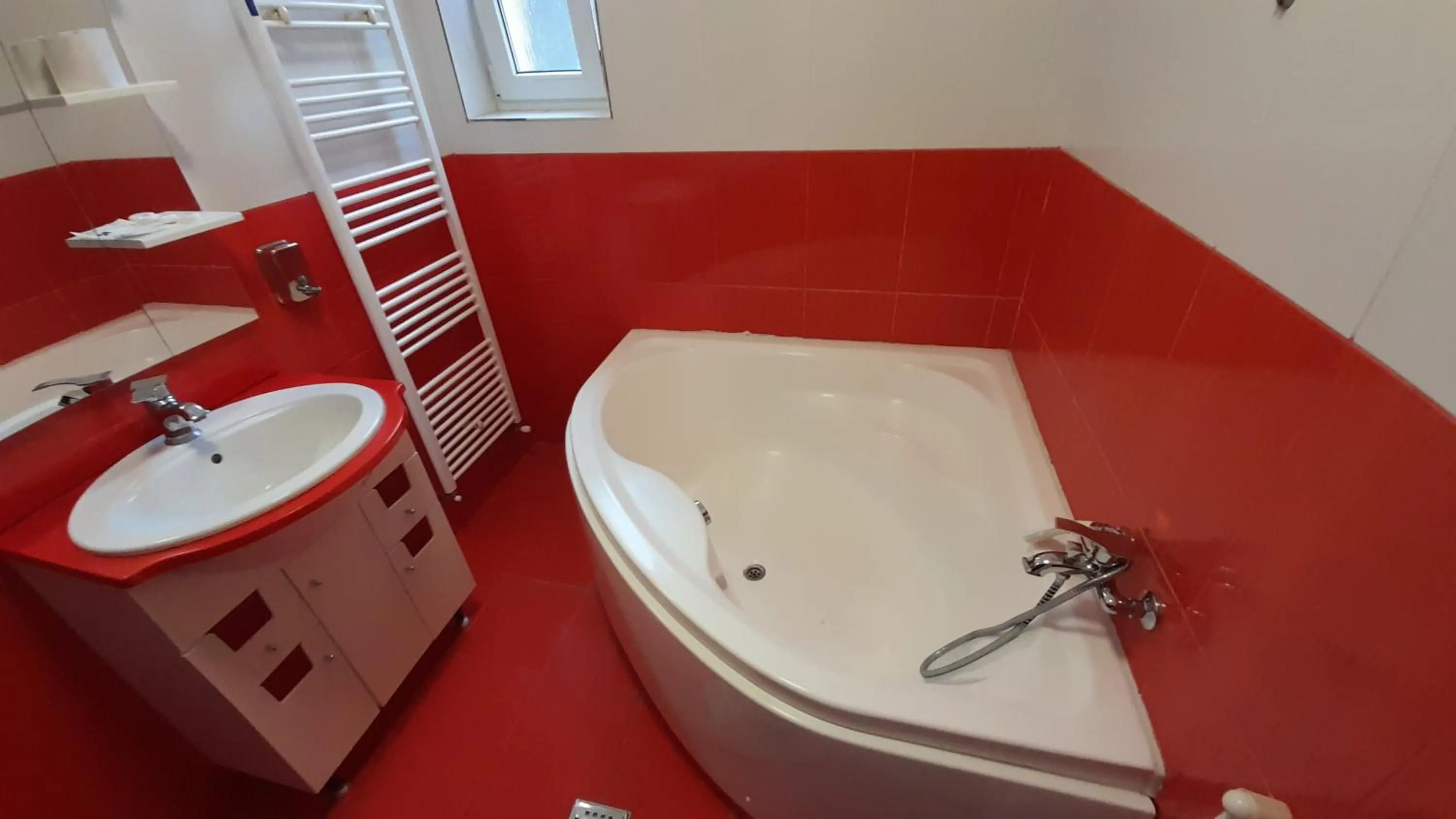 Bathroom in Pensiunea Lucy