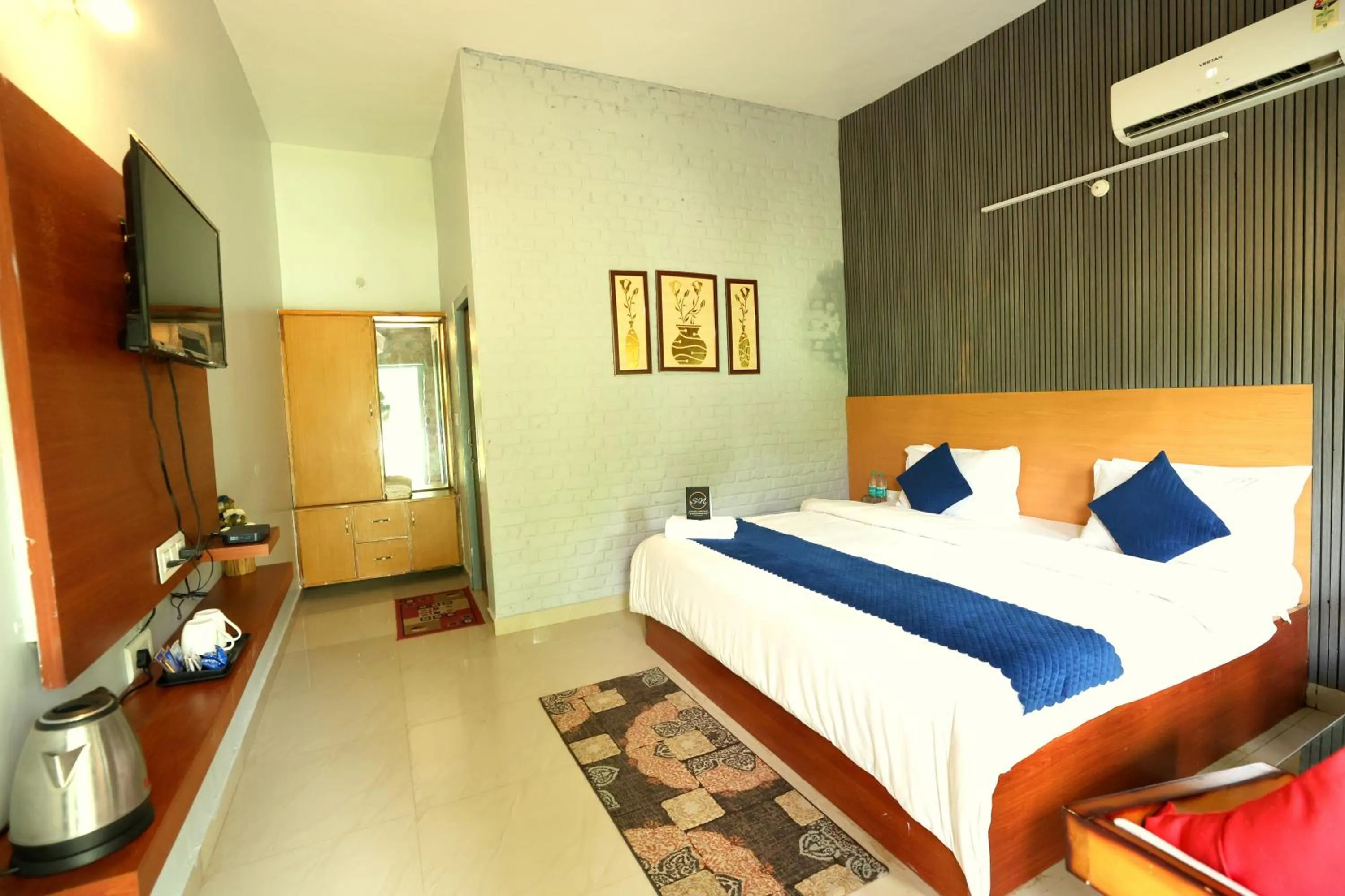 TV and multimedia, Bed in Aranya Resort & Suites By Shivaneel Hospitality