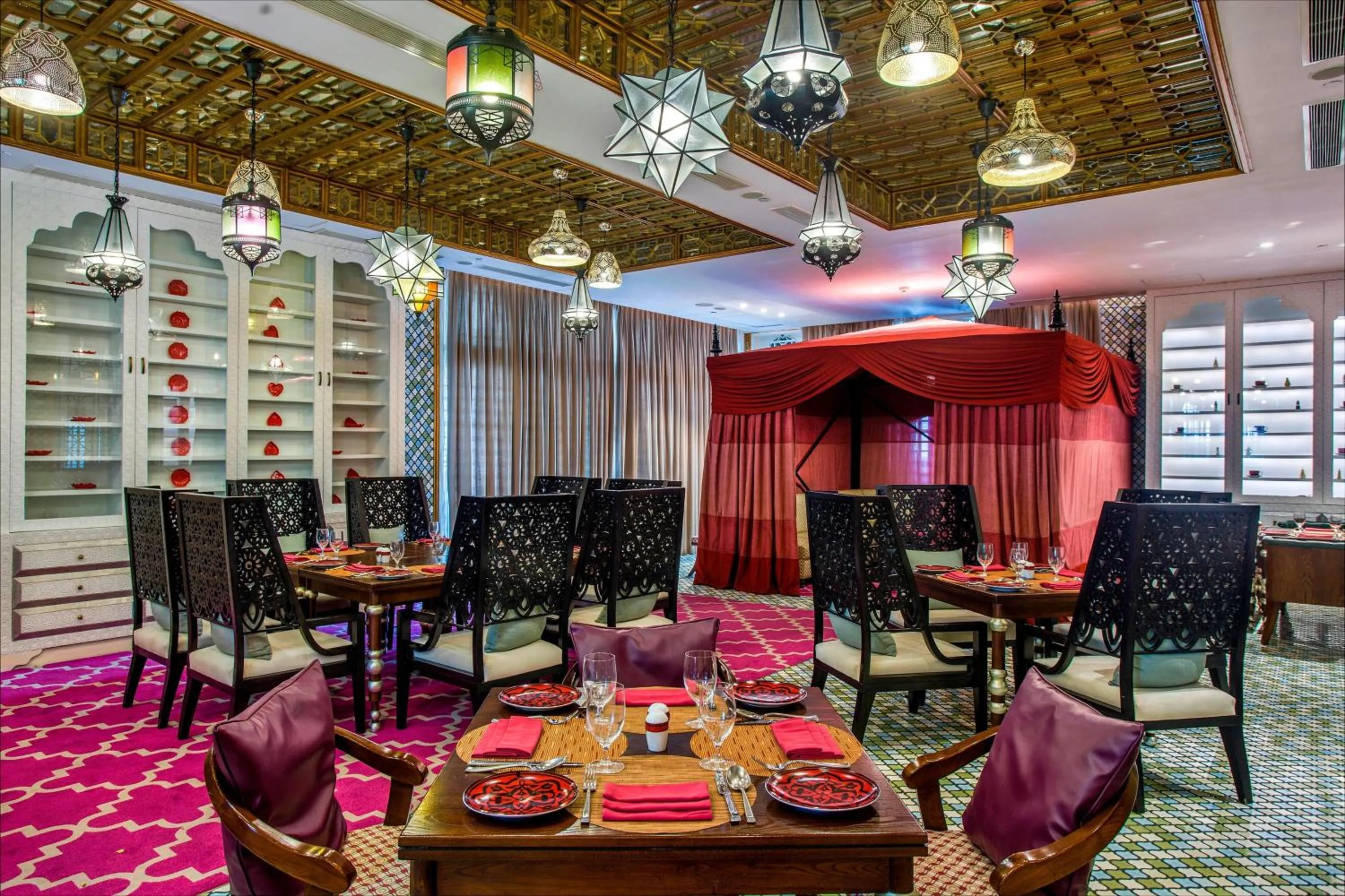 Restaurant/places to eat in Le Meridien Dhaka