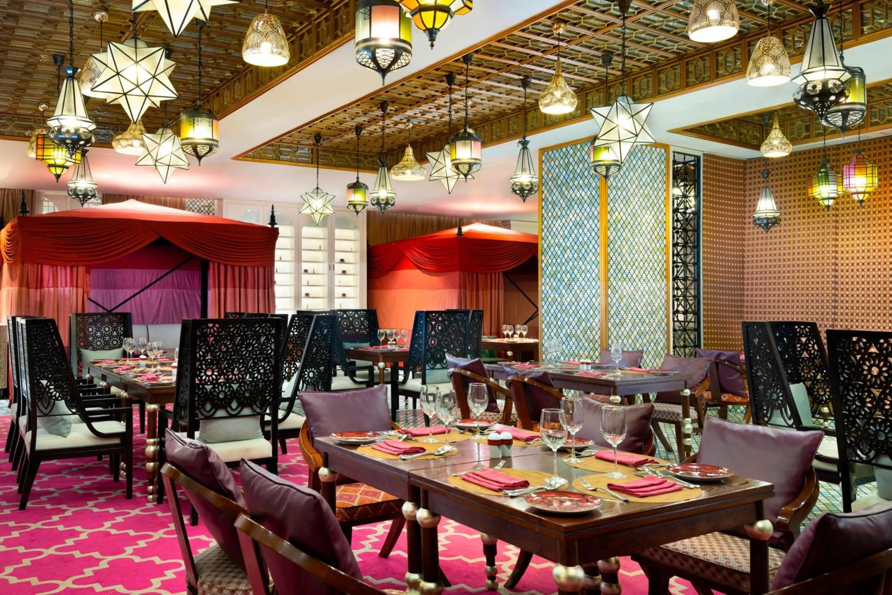Restaurant/places to eat in Le Meridien Dhaka