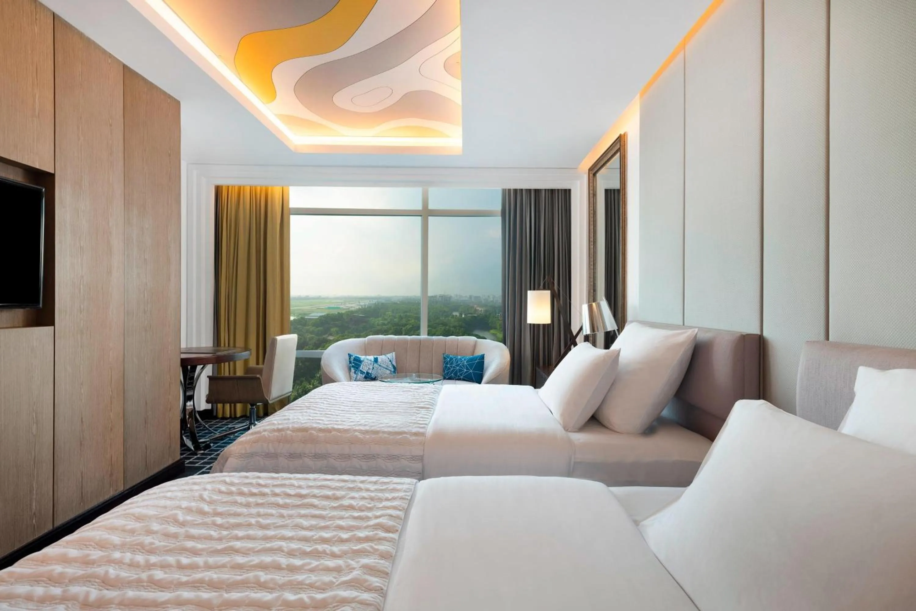 Photo of the whole room, Bed in Le Meridien Dhaka