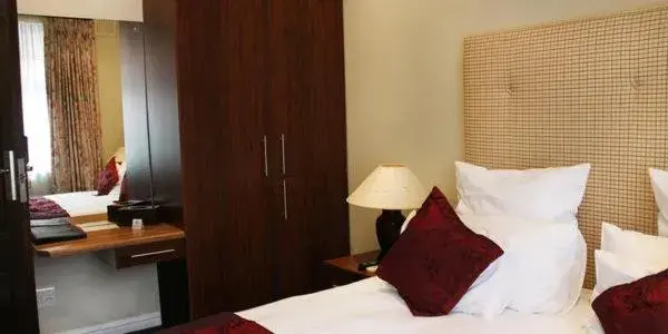 Deluxe King Room - single occupancy in Silver Oaks Boutique Hotel Deluxe King Room - single occupancy in Silver Oaks Boutique Hotel