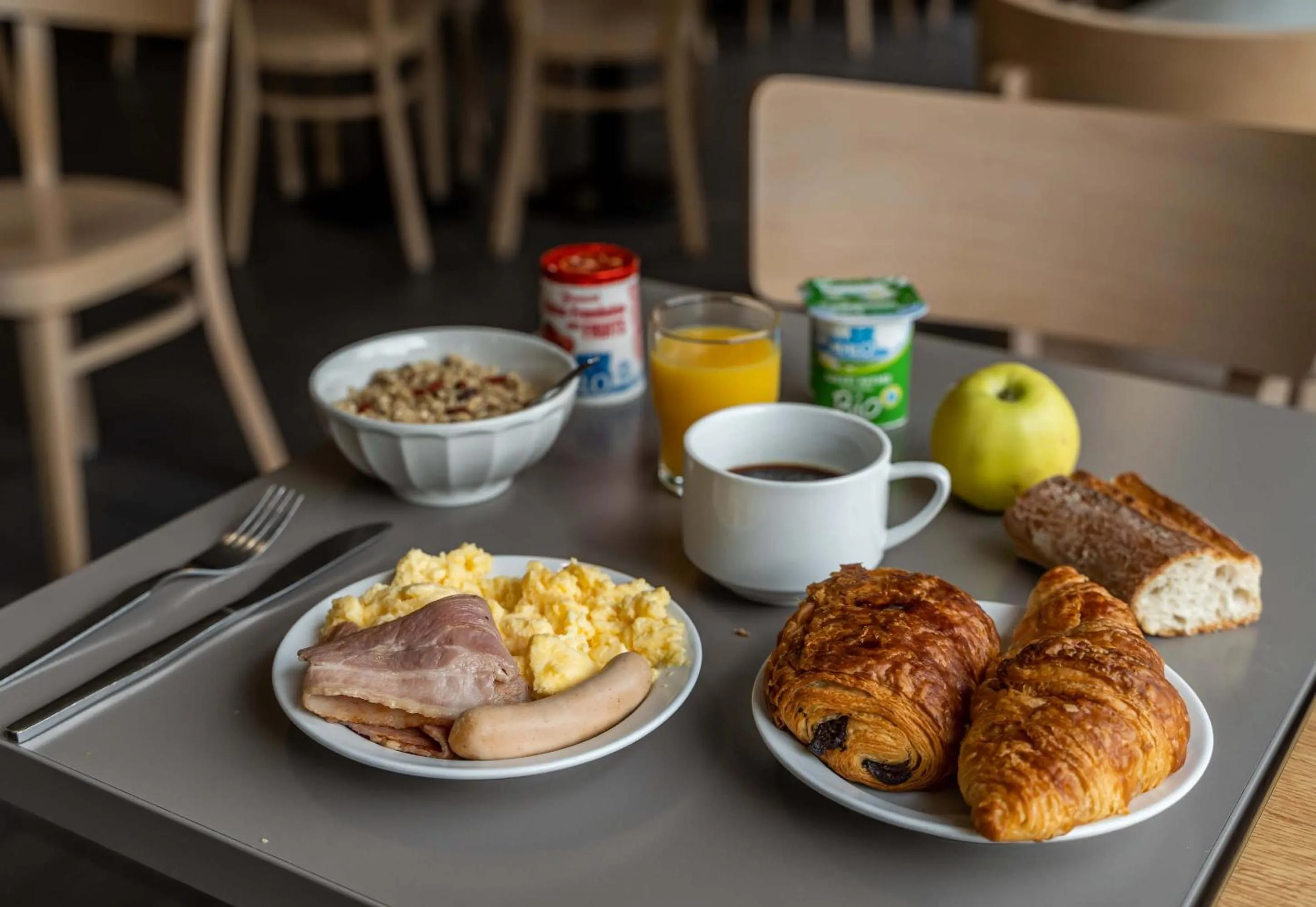 Breakfast in B&B HOTEL Aix-en-Provence Le Tholonet