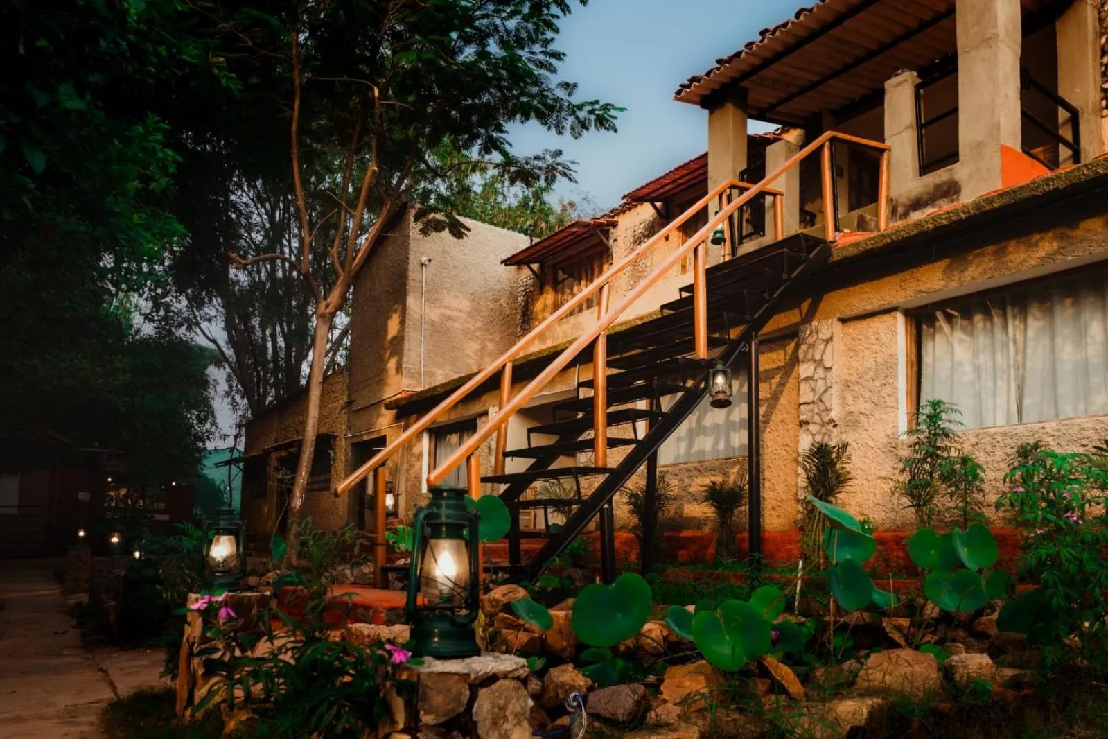 Property building in Greetoe Camp Panna