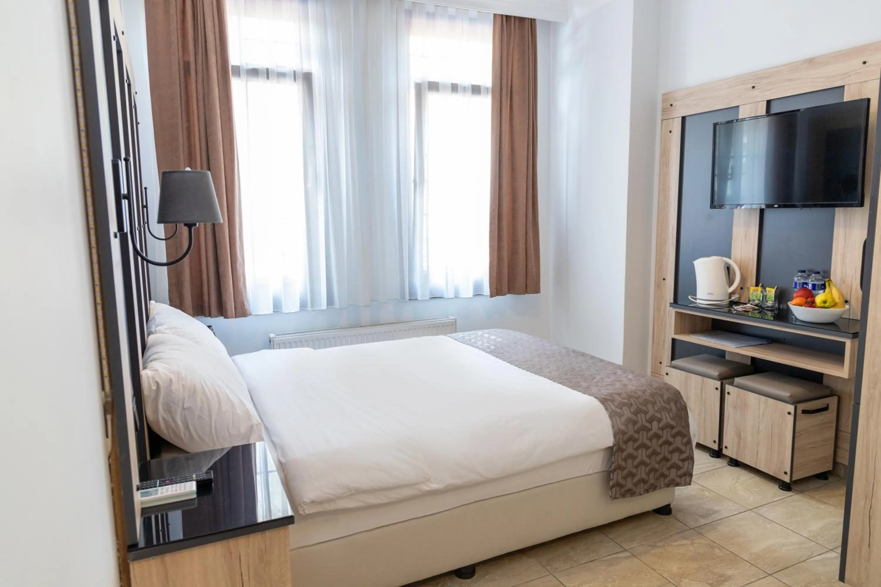 Photo of the whole room, Bed in Galley Hotel