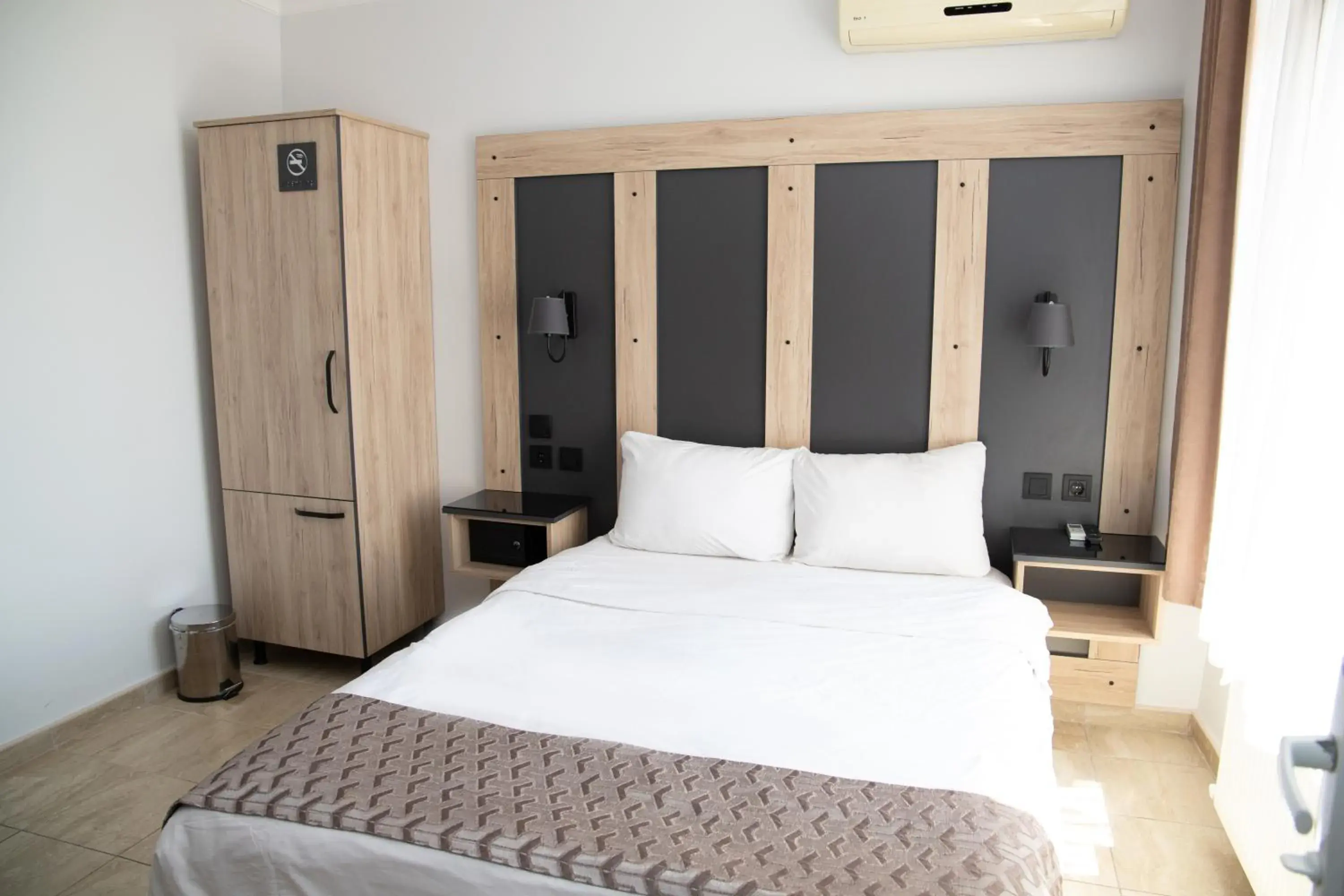 Photo of the whole room, Bed in Galley Hotel Photo of the whole room, Bed in Galley Hotel