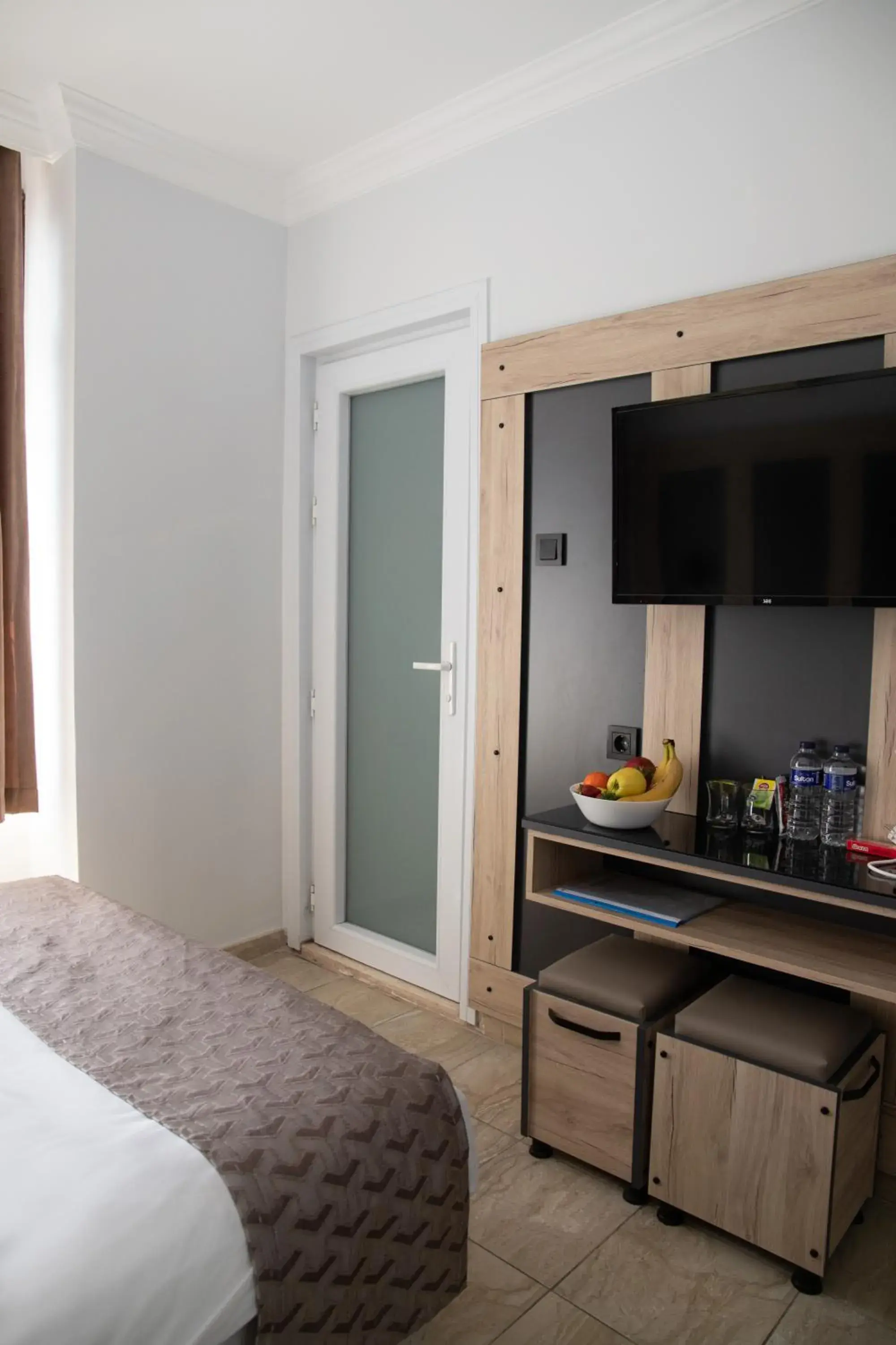 Photo of the whole room, Bed in Galley Hotel Photo of the whole room, Bed in Galley Hotel