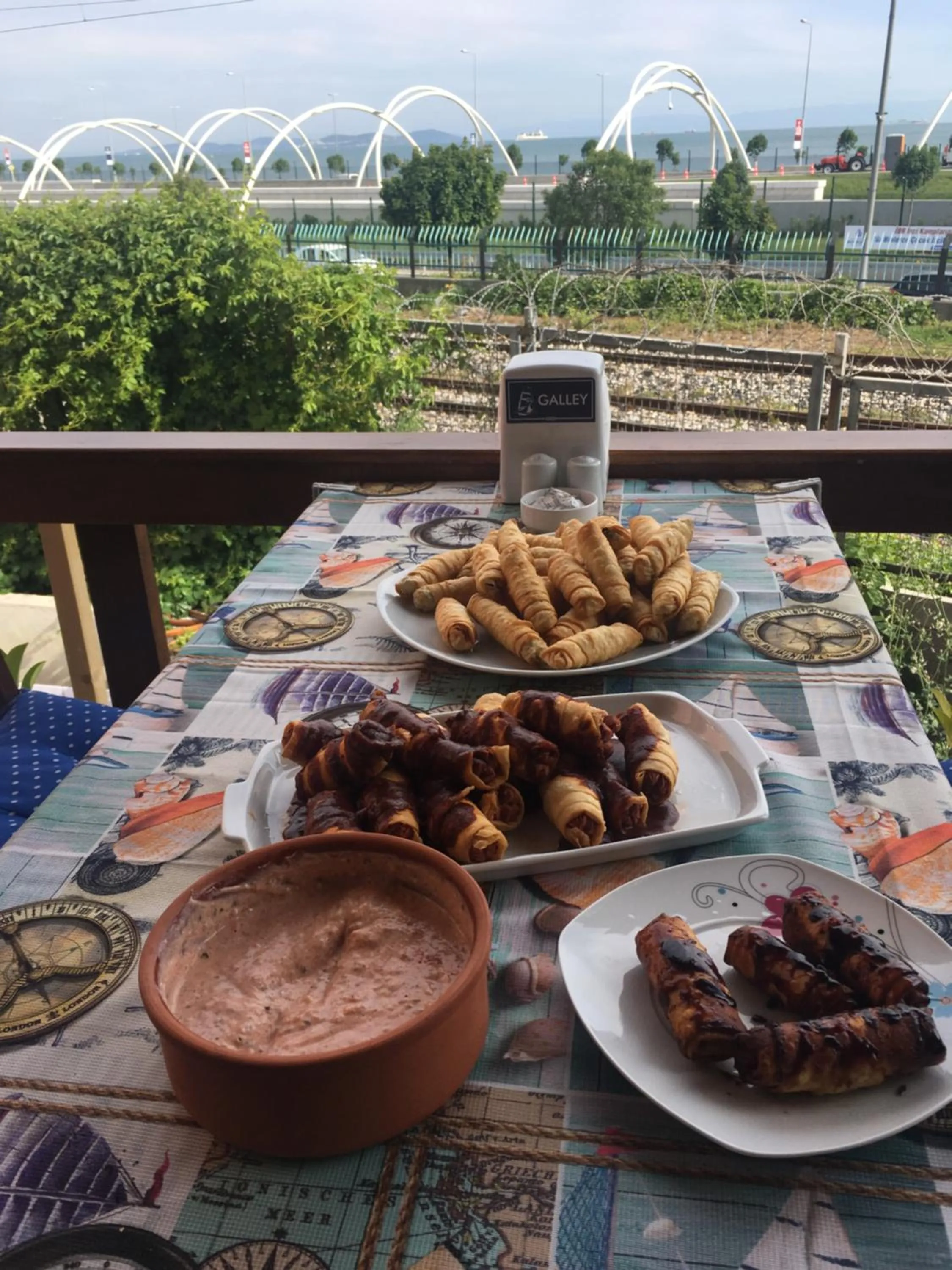 Restaurant/places to eat in Galley Hotel