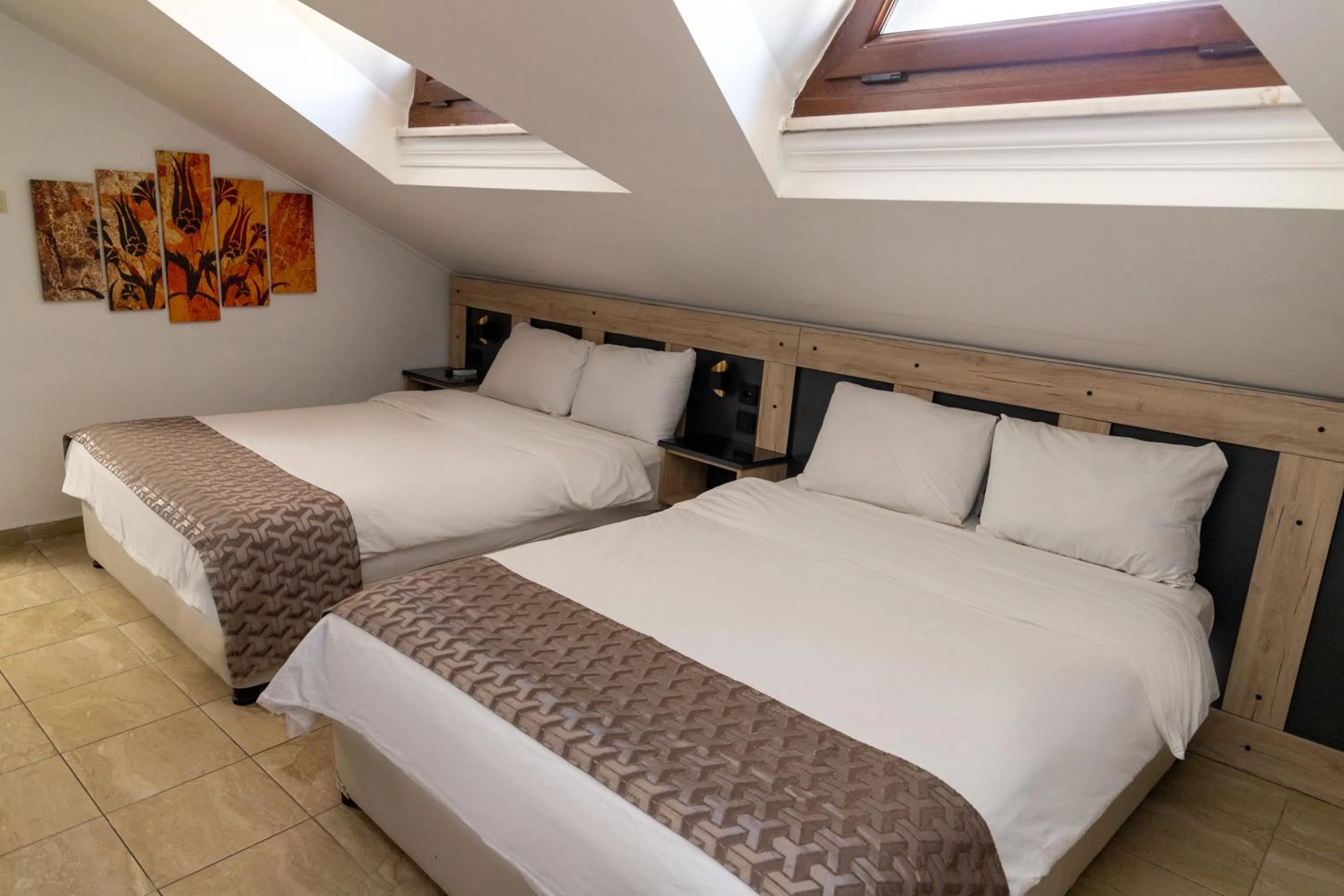 Photo of the whole room, Bed in Galley Hotel