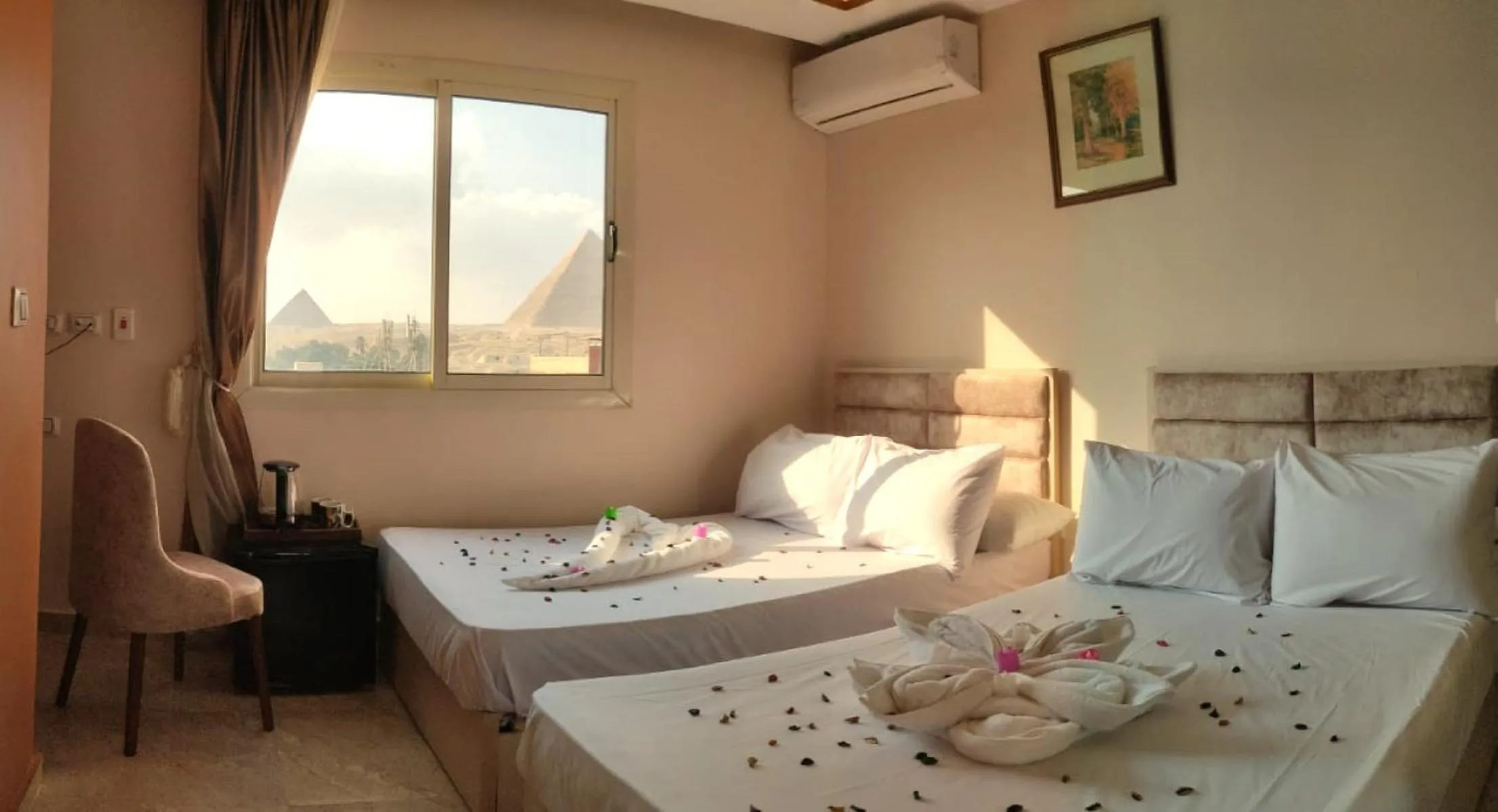 Twin Room with View in Nefri Pyramids Hotel