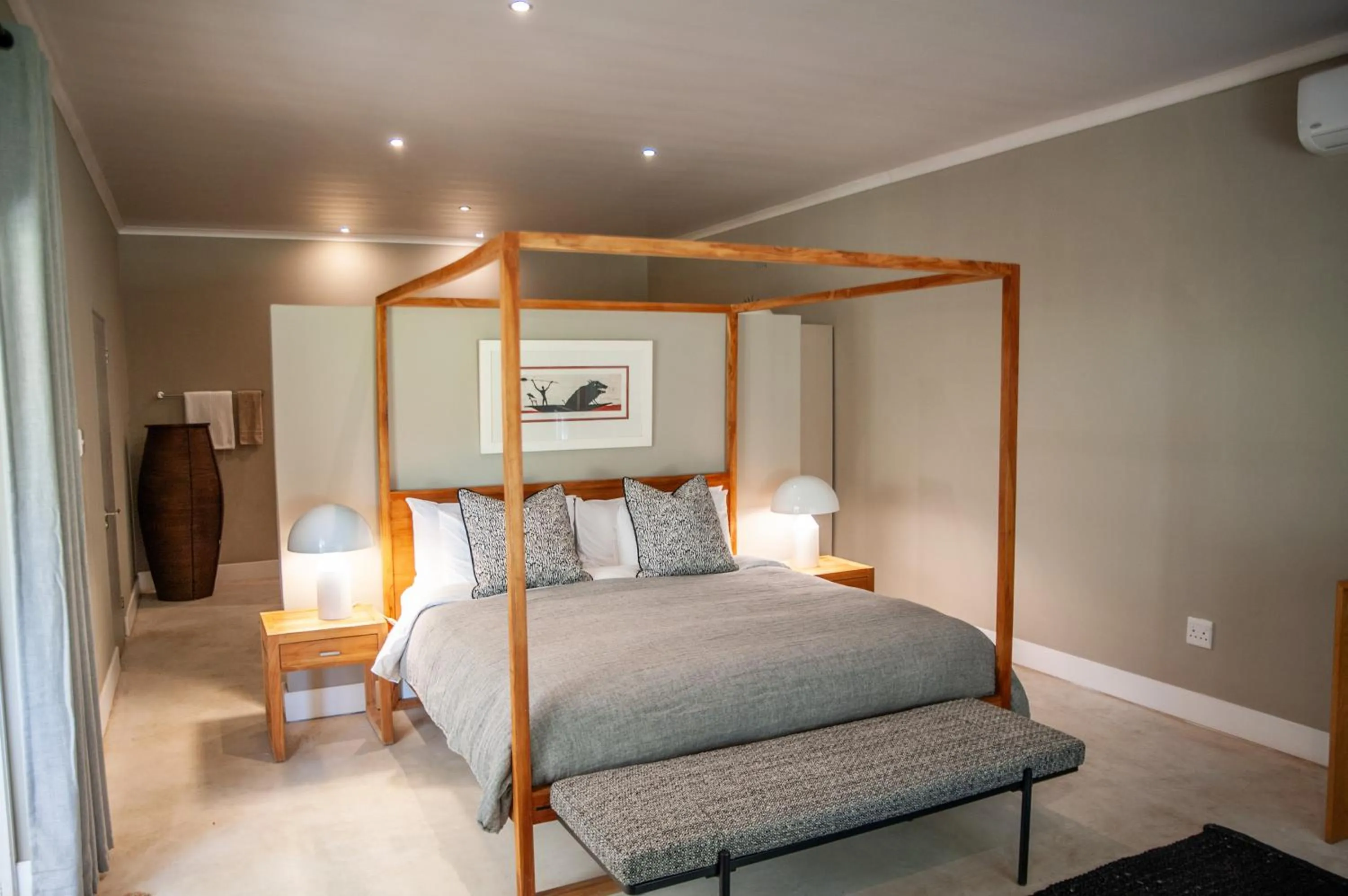 Bedroom, Bed in Mo & Rose's Nature Retreat