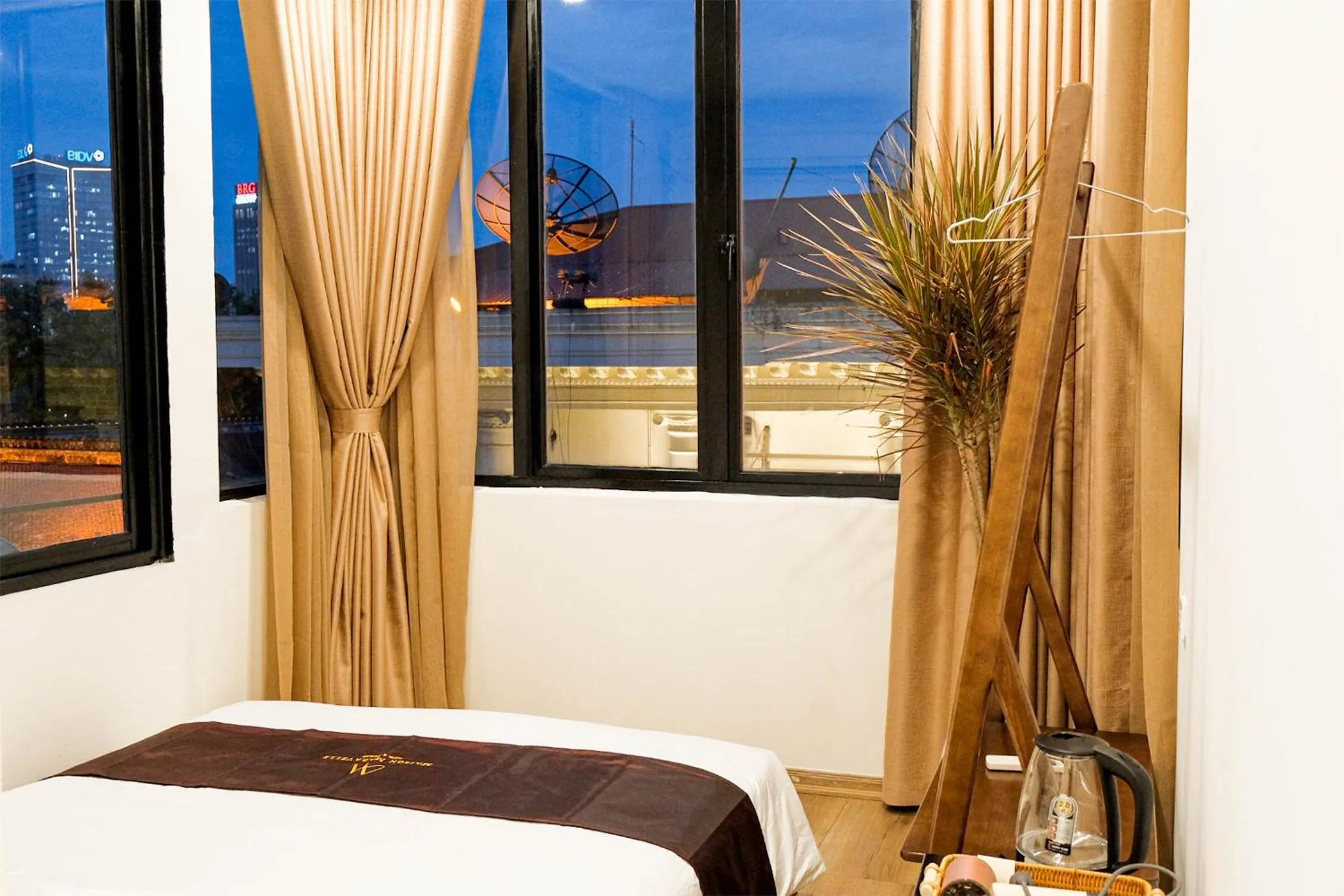 Bed in Maison Maravelle Hotel - Boutique Stay in Hanoi Old Quarter