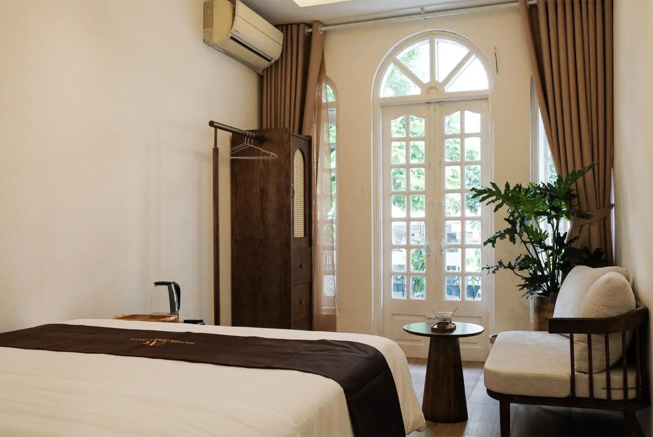 Deluxe Double Room in Maison Maravelle Hotel - Boutique Stay in Hanoi Old Quarter Deluxe Double Room in Maison Maravelle Hotel - Boutique Stay in Hanoi Old Quarter