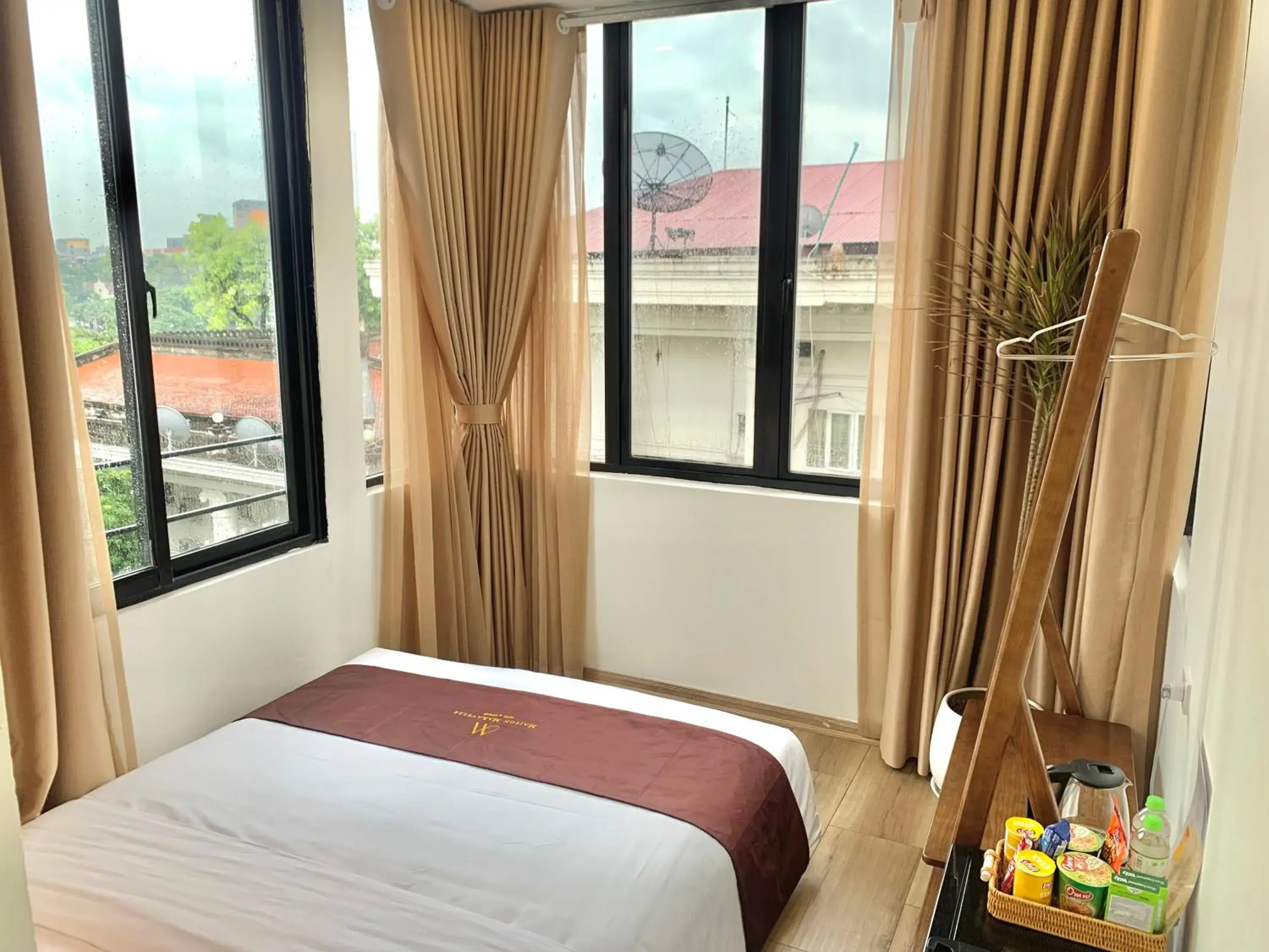 Deluxe Queen Room in Maison Maravelle Hotel - Boutique Stay in Hanoi Old Quarter Deluxe Queen Room in Maison Maravelle Hotel - Boutique Stay in Hanoi Old Quarter