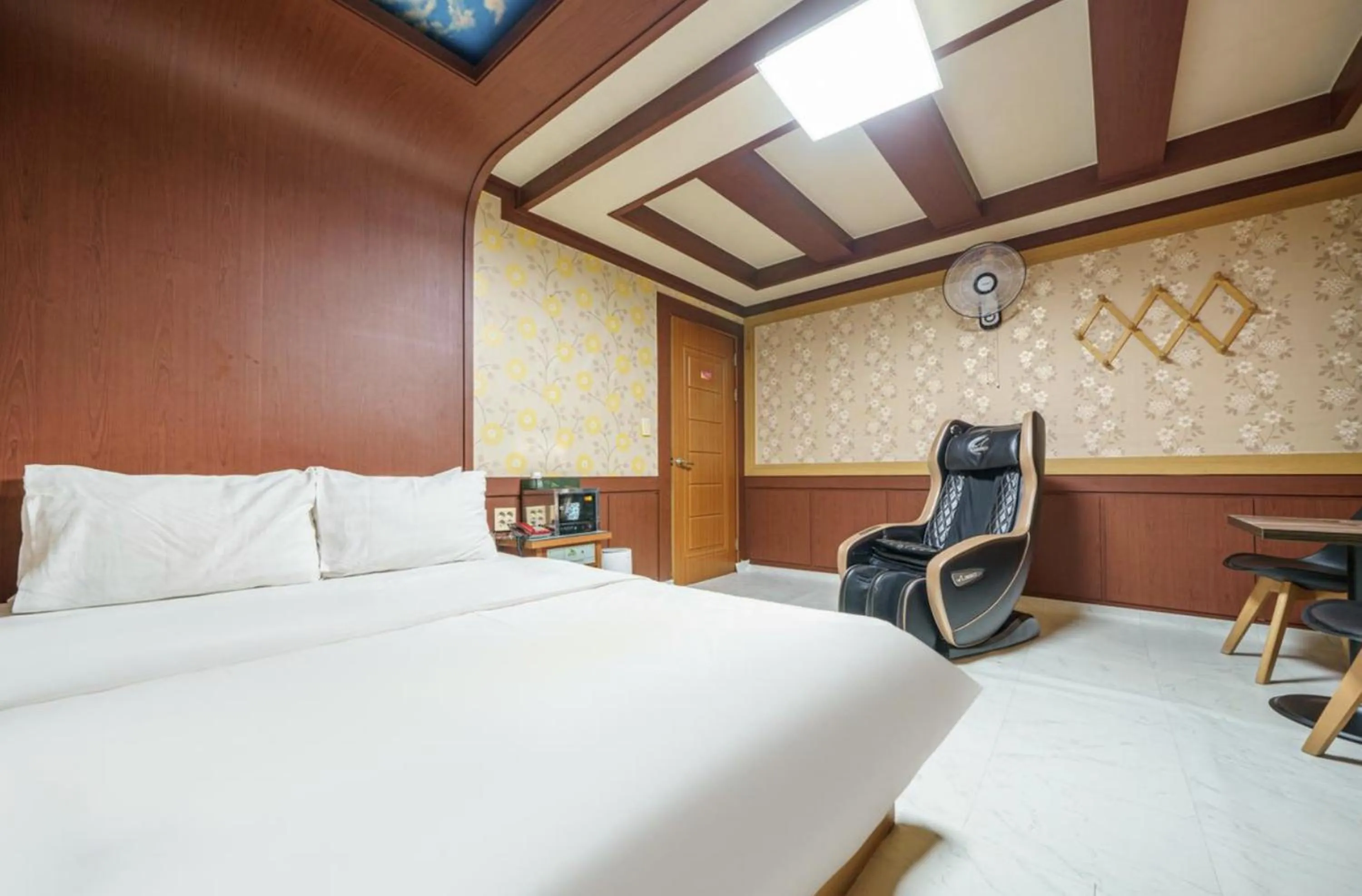 Bed in Mokpo Sky Hotel