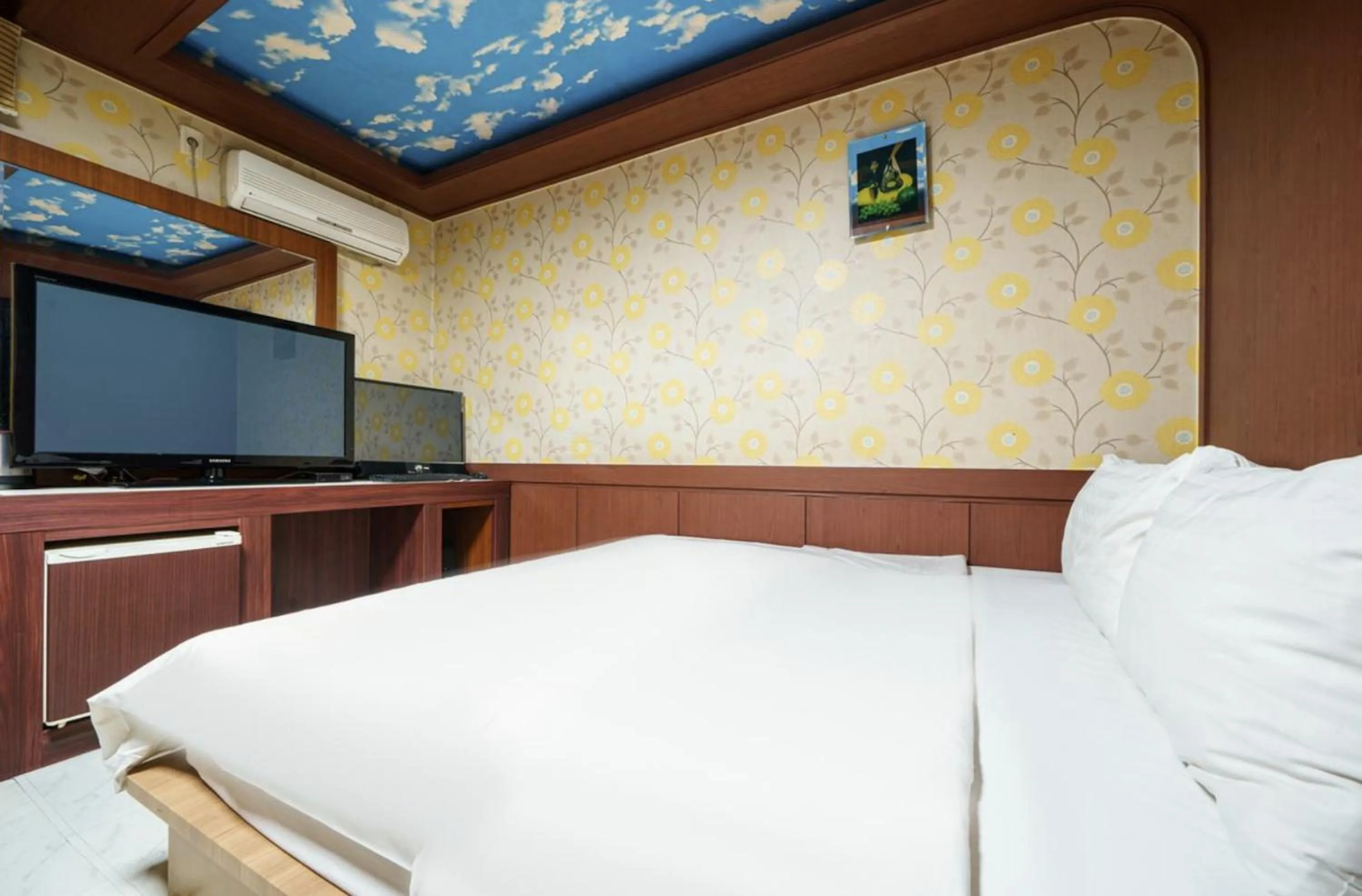 Bed in Mokpo Sky Hotel