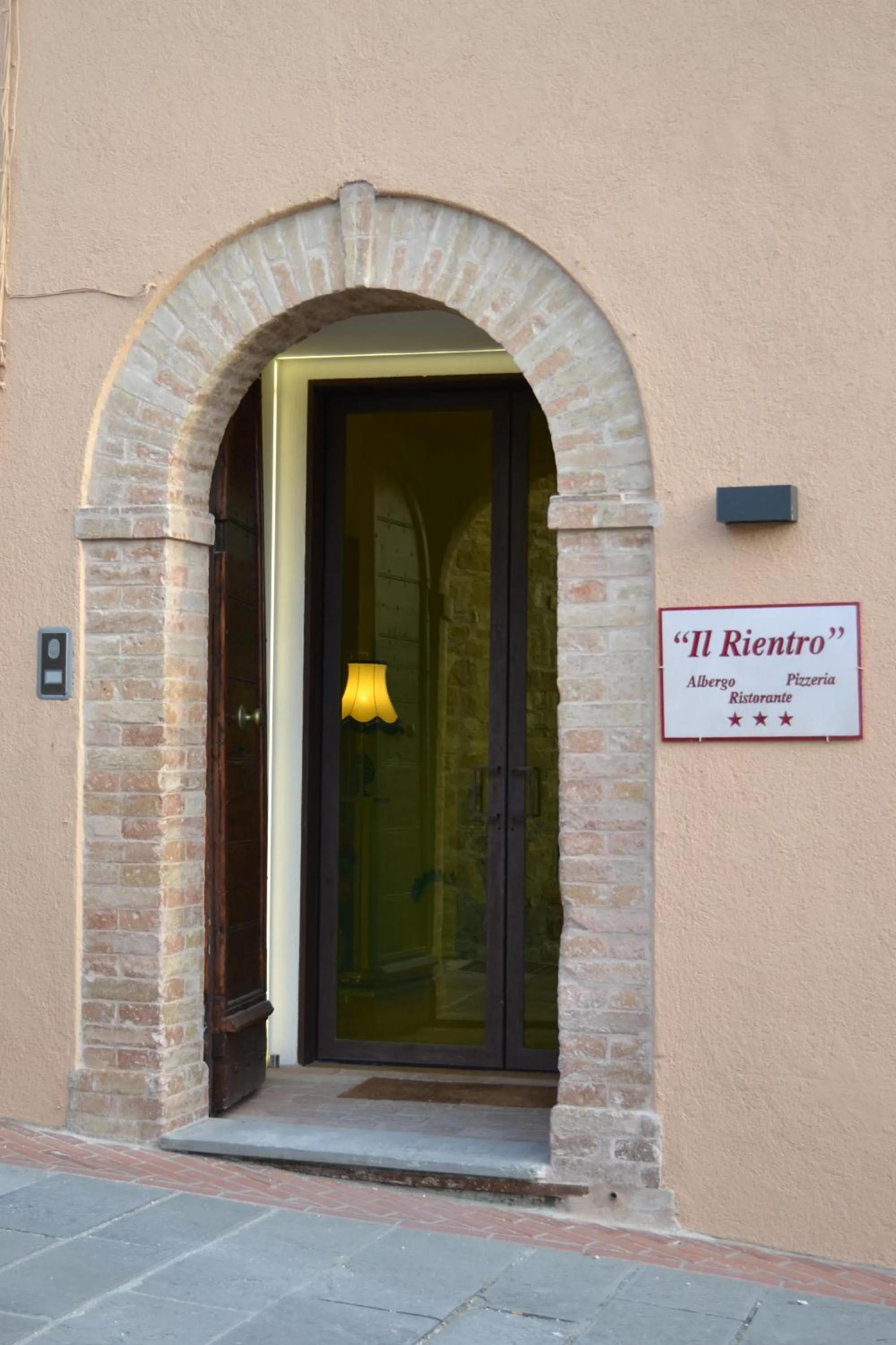 Facade/entrance in Albergo Il Rientro