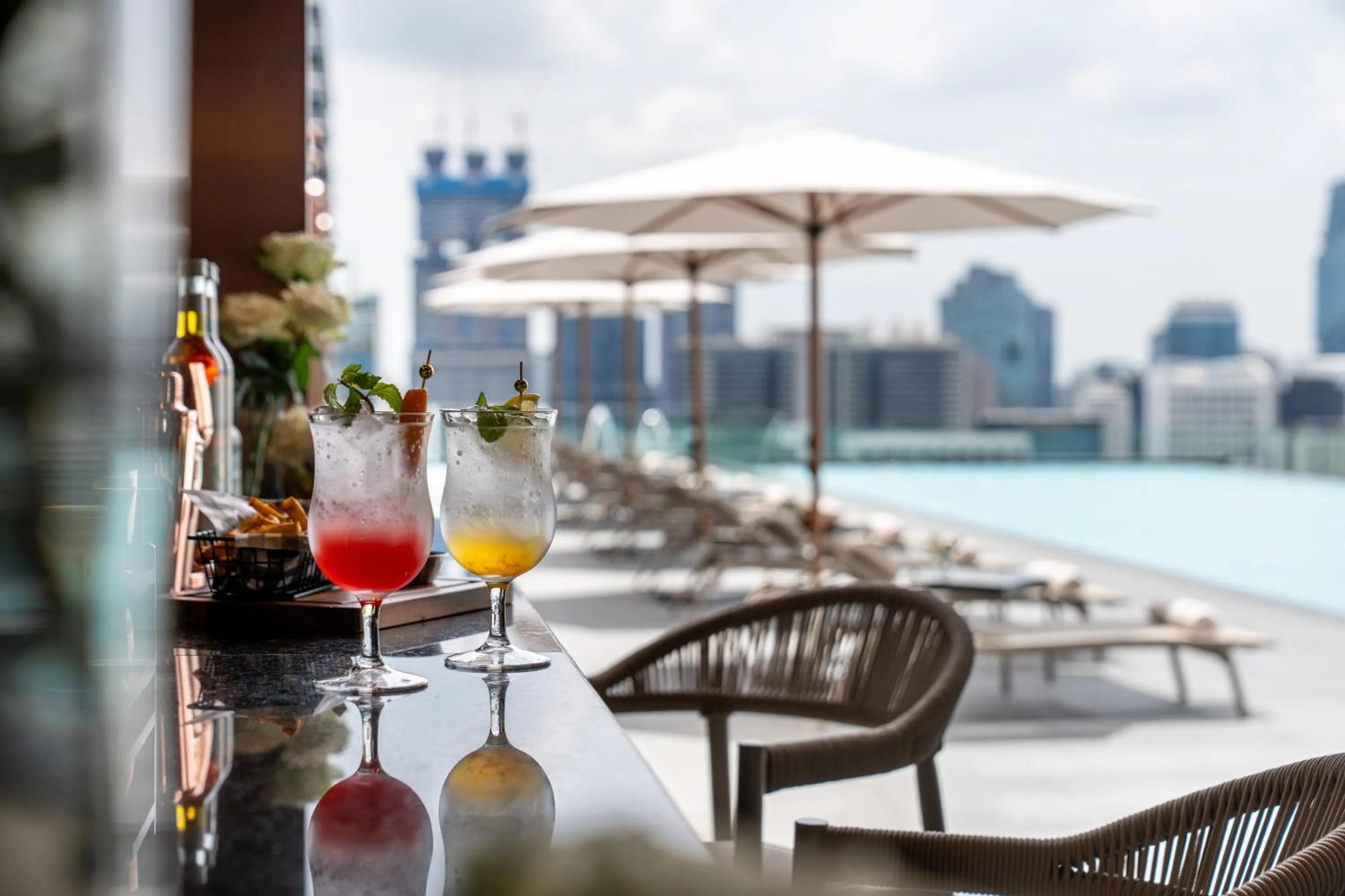 Swimming pool in Grande Centre Point Prestige Bangkok