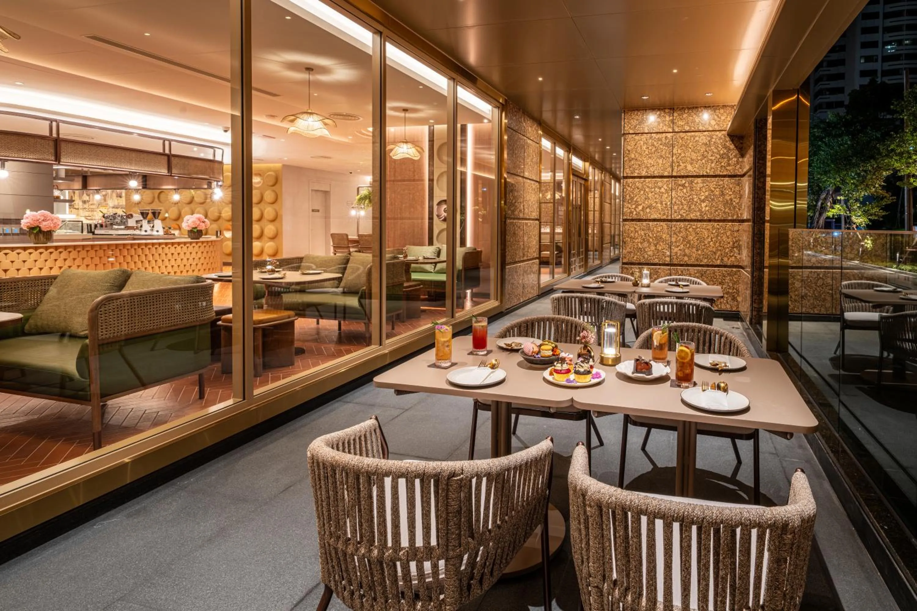 Restaurant/places to eat in Grande Centre Point Prestige Bangkok