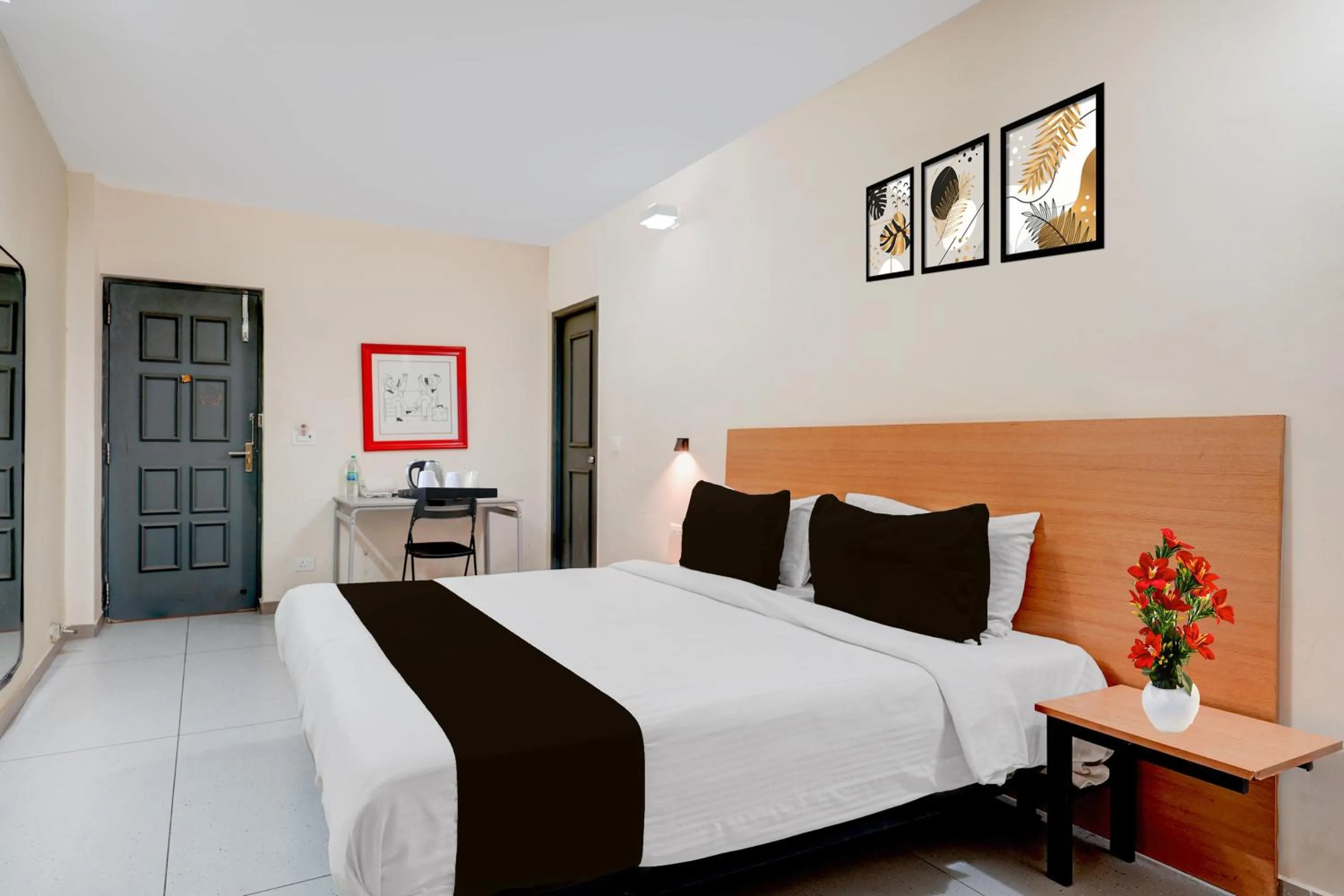 Bedroom, Bed in Super Townhouse T Nagar Chennai