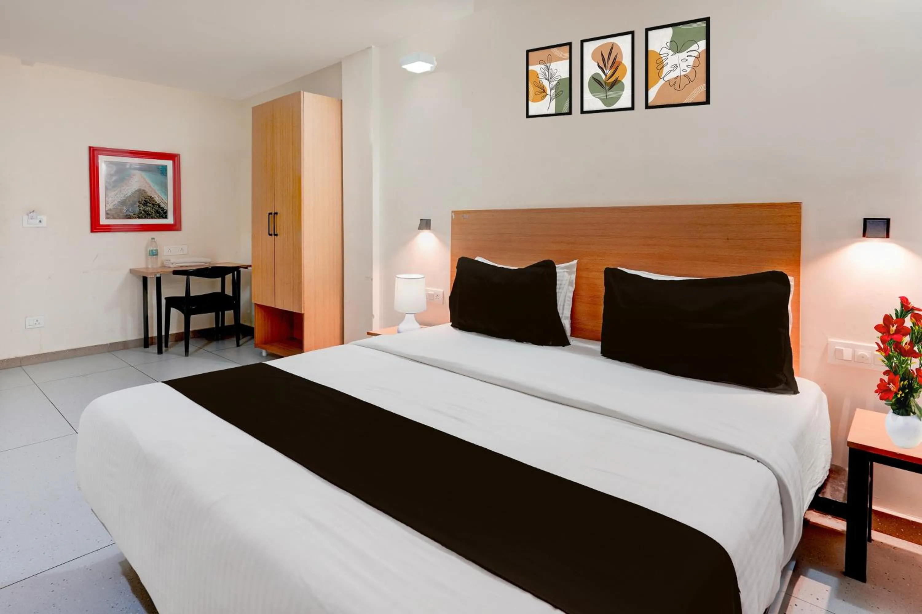 Bedroom, Bed in Super Townhouse T Nagar Chennai