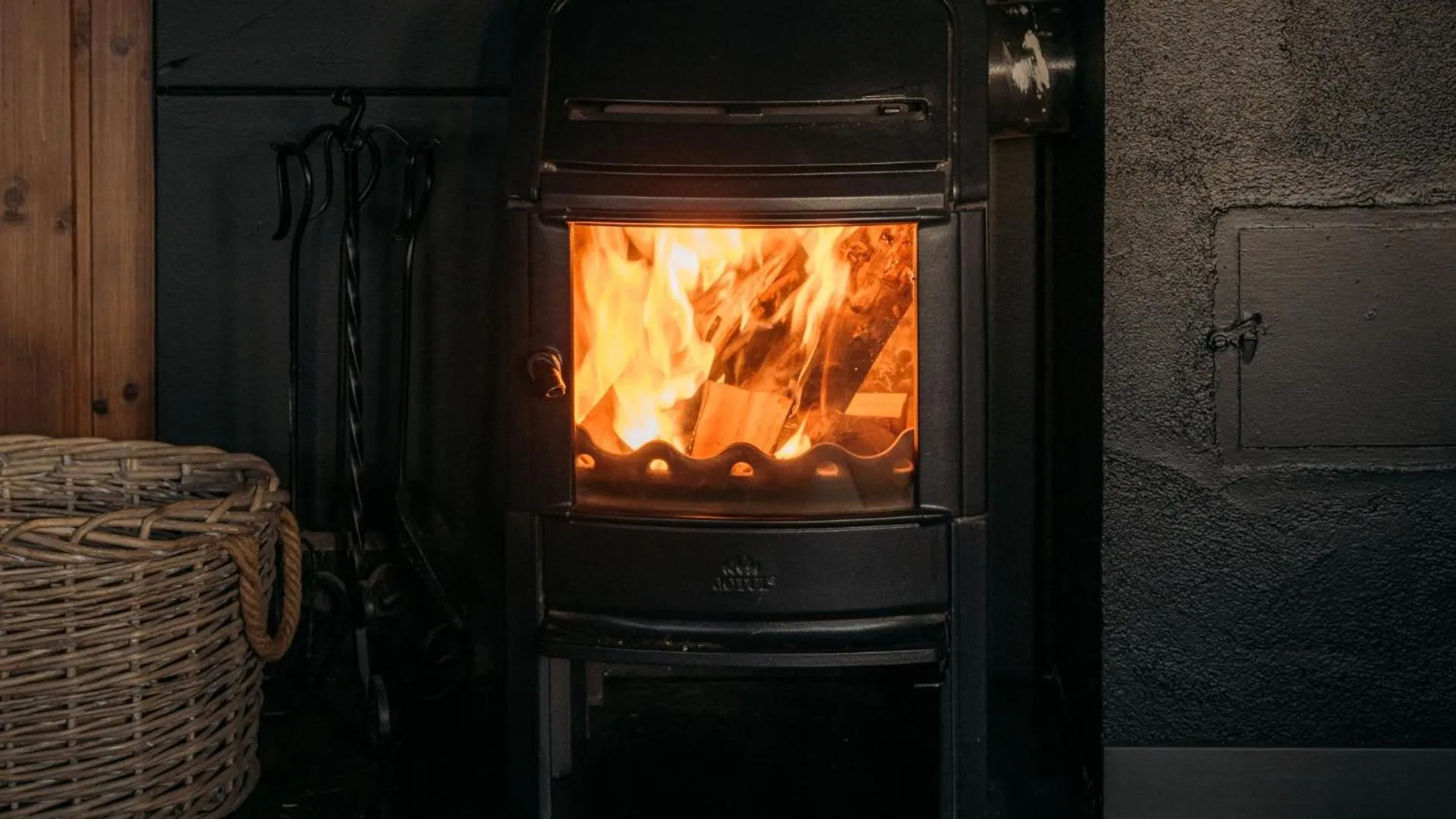 fireplace in Kvitåvatn Fjellhytter