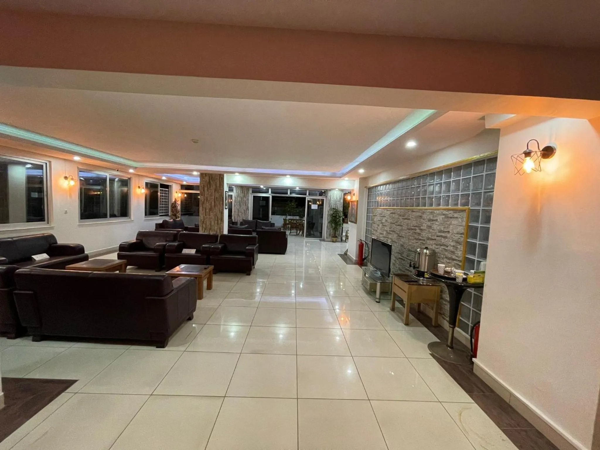 TV and multimedia in Denizhan Hotel