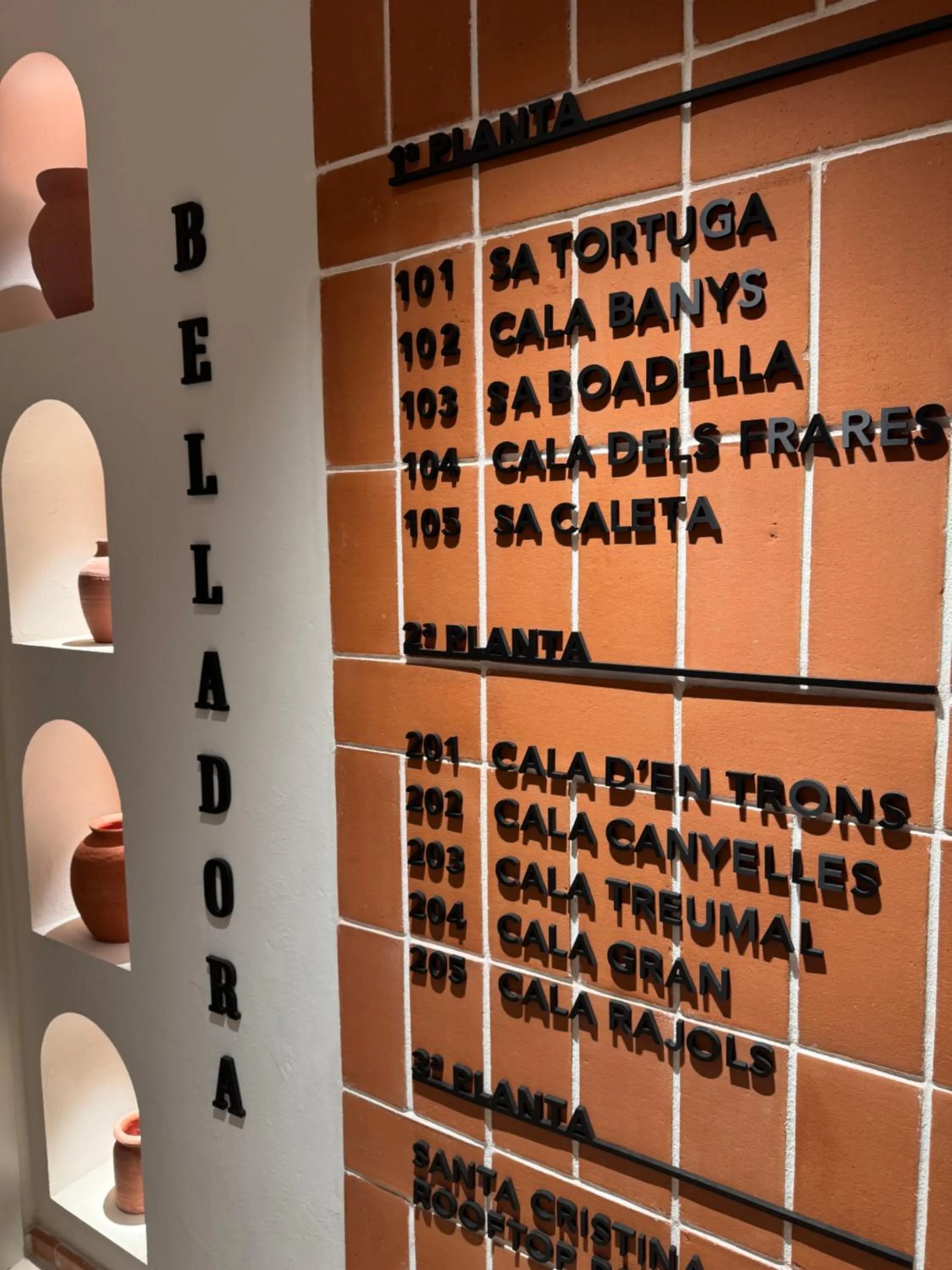 Text overlay in BELLADORA Hotel Boutique
