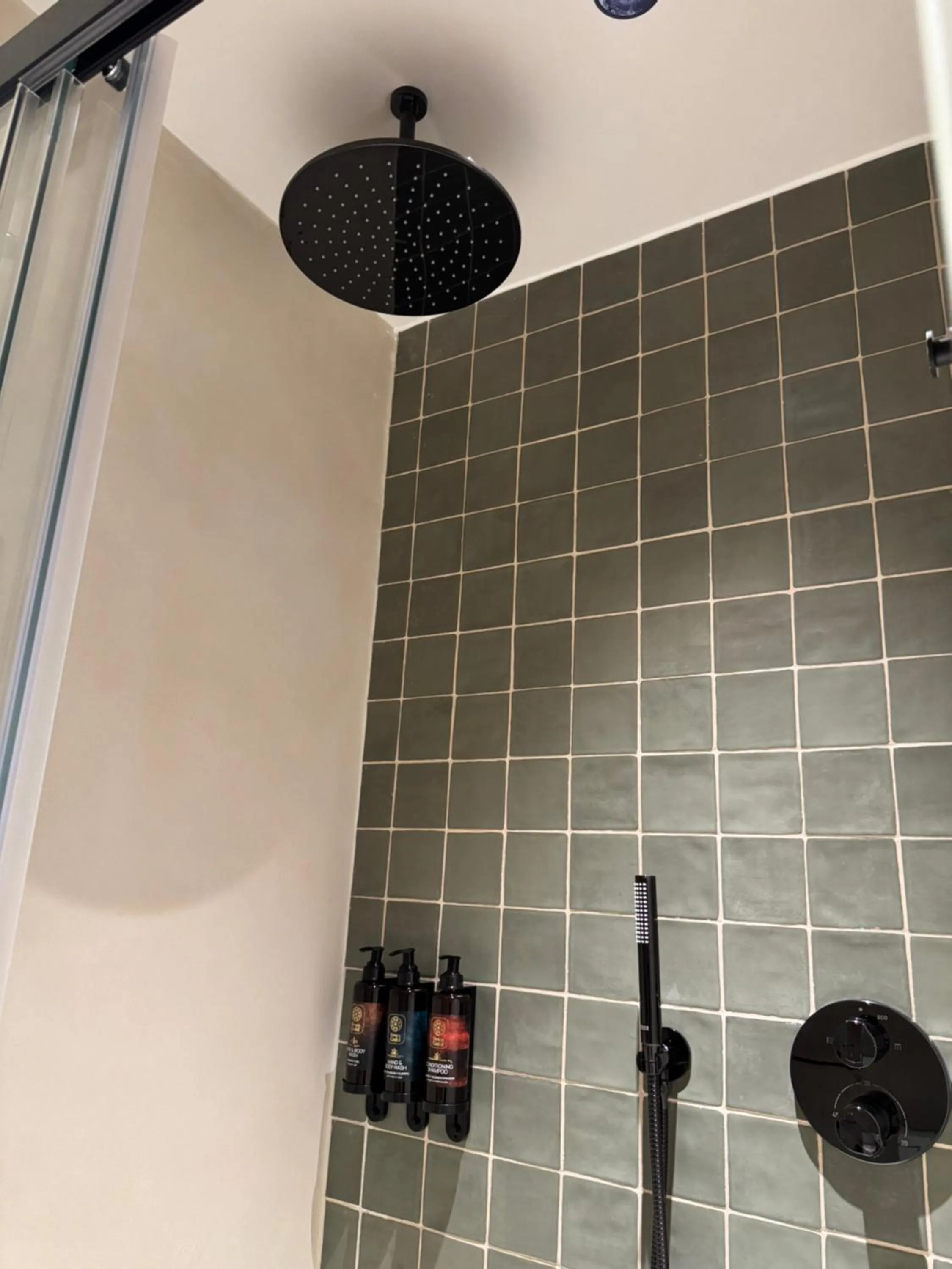 Shower in BELLADORA Hotel Boutique