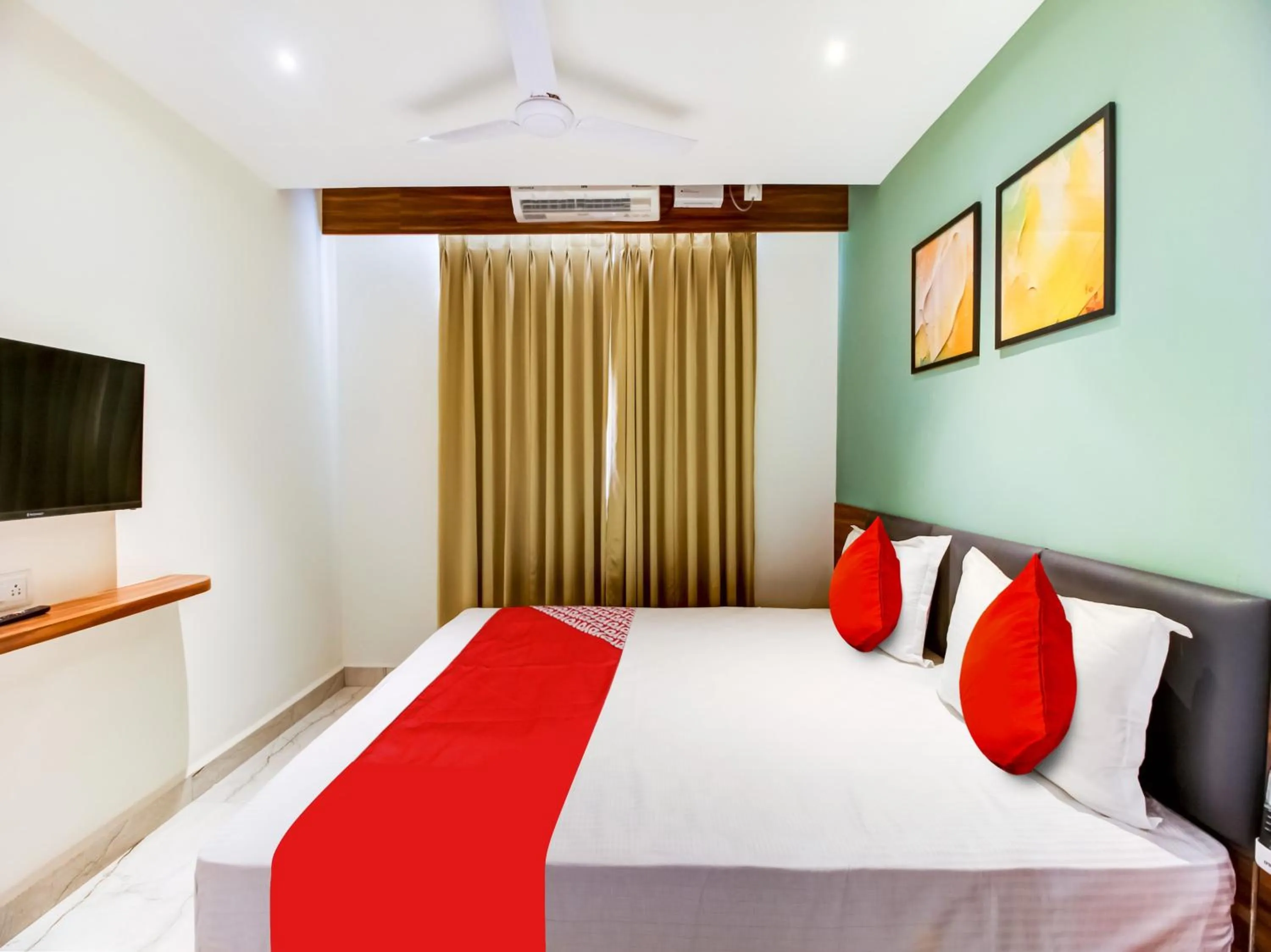 Bedroom, Bed in Collection O Peak Stay