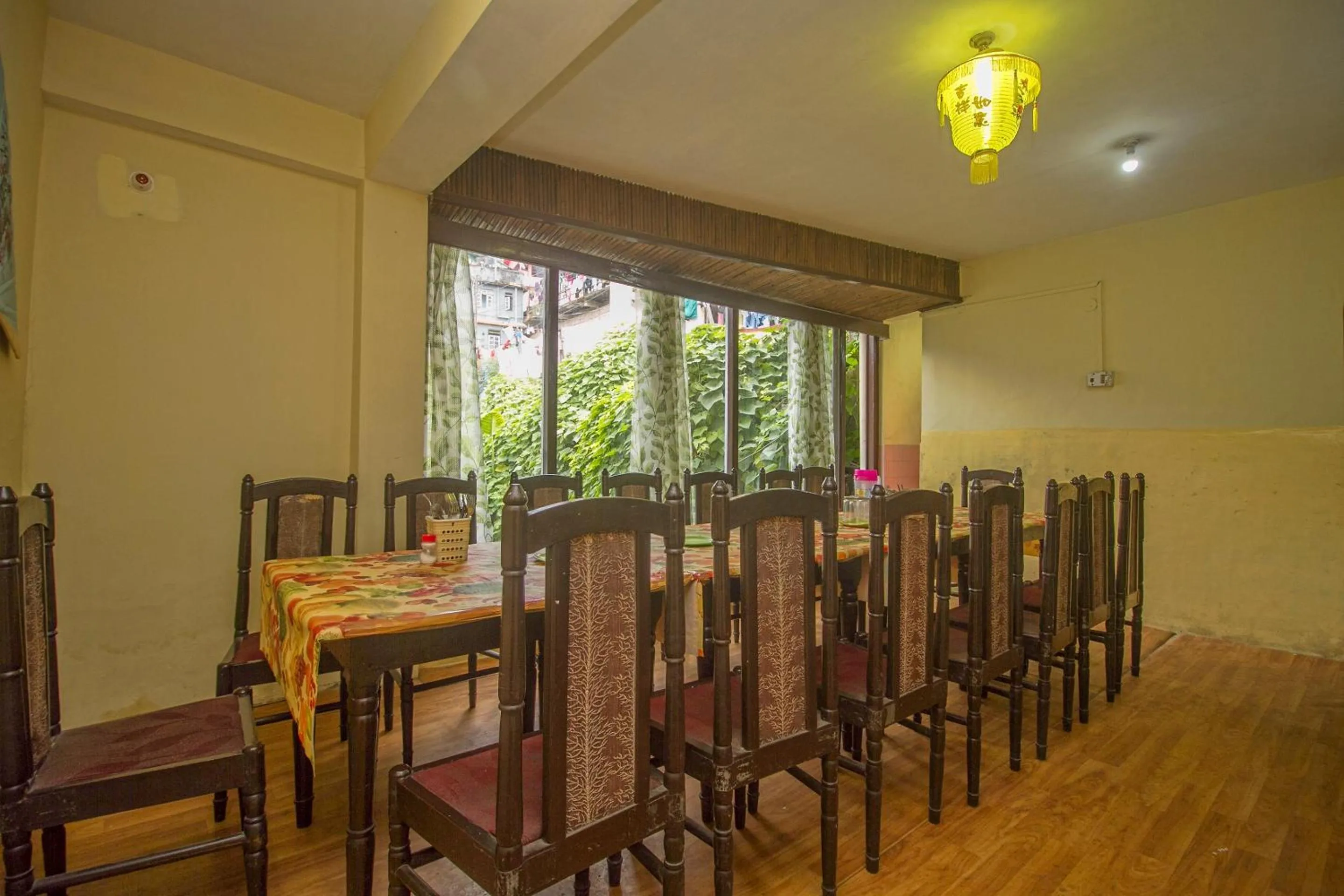 Restaurant/places to eat in Hotel O Siljong